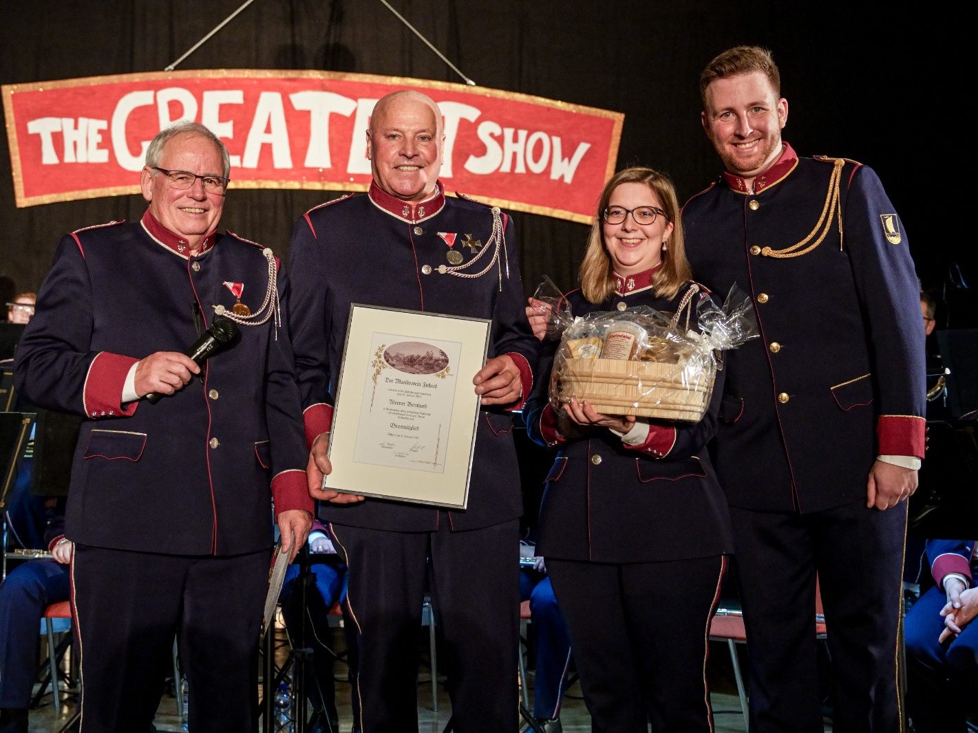 Jubilarehrung für Werner Bernhard (2.v.li)