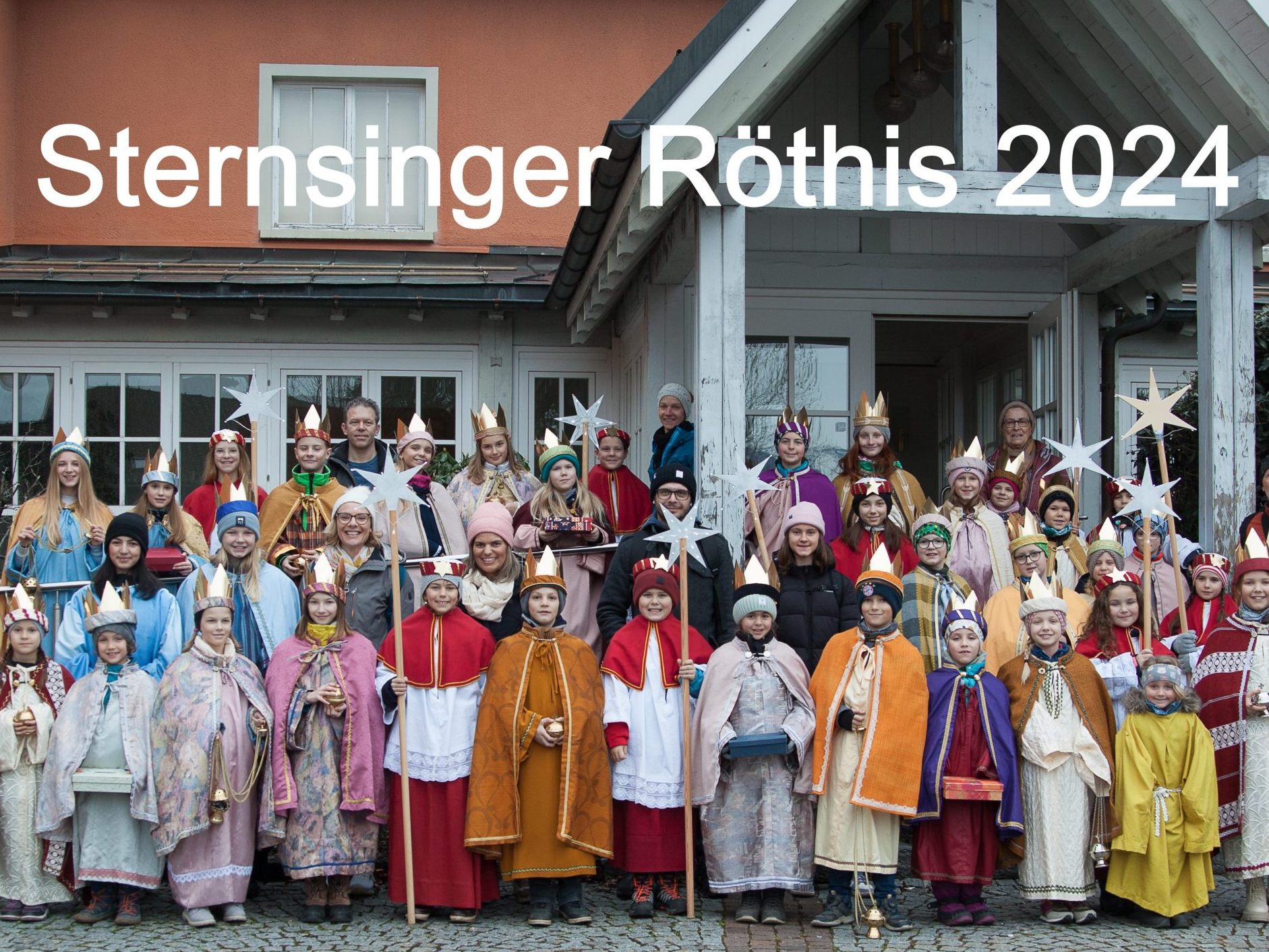 Die Sternsinger und ihre Begleitpersonen vor dem Start am 5. Jänner.