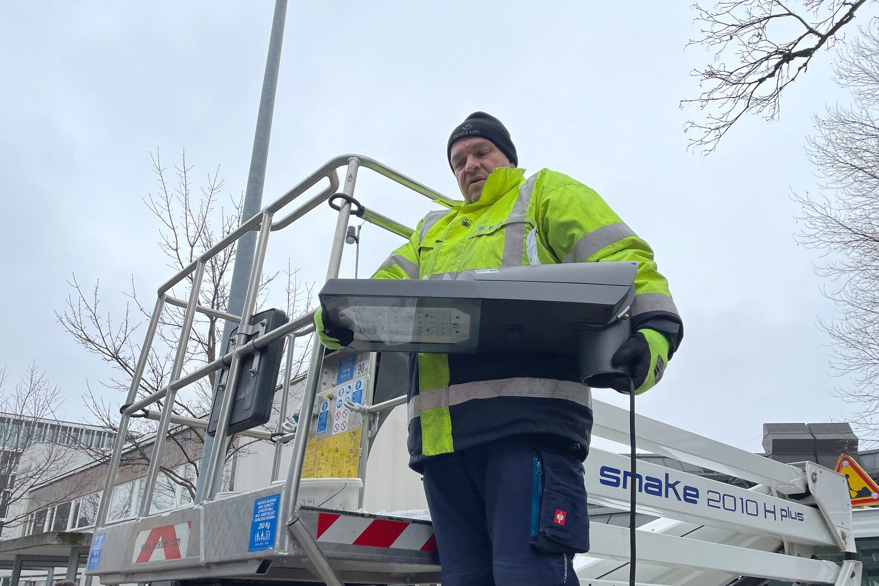 Die Stadt Dornbirn beginnt mit der flächendeckenden Umrüstung ihrer Straßenbeleuchtung auf energieeffiziente LED-Lampen Die Stadt Dornbirn beginnt mit der flächendeckenden Umrüstung ihrer Straßenbeleuchtung auf energieeffiziente LED-Lampen