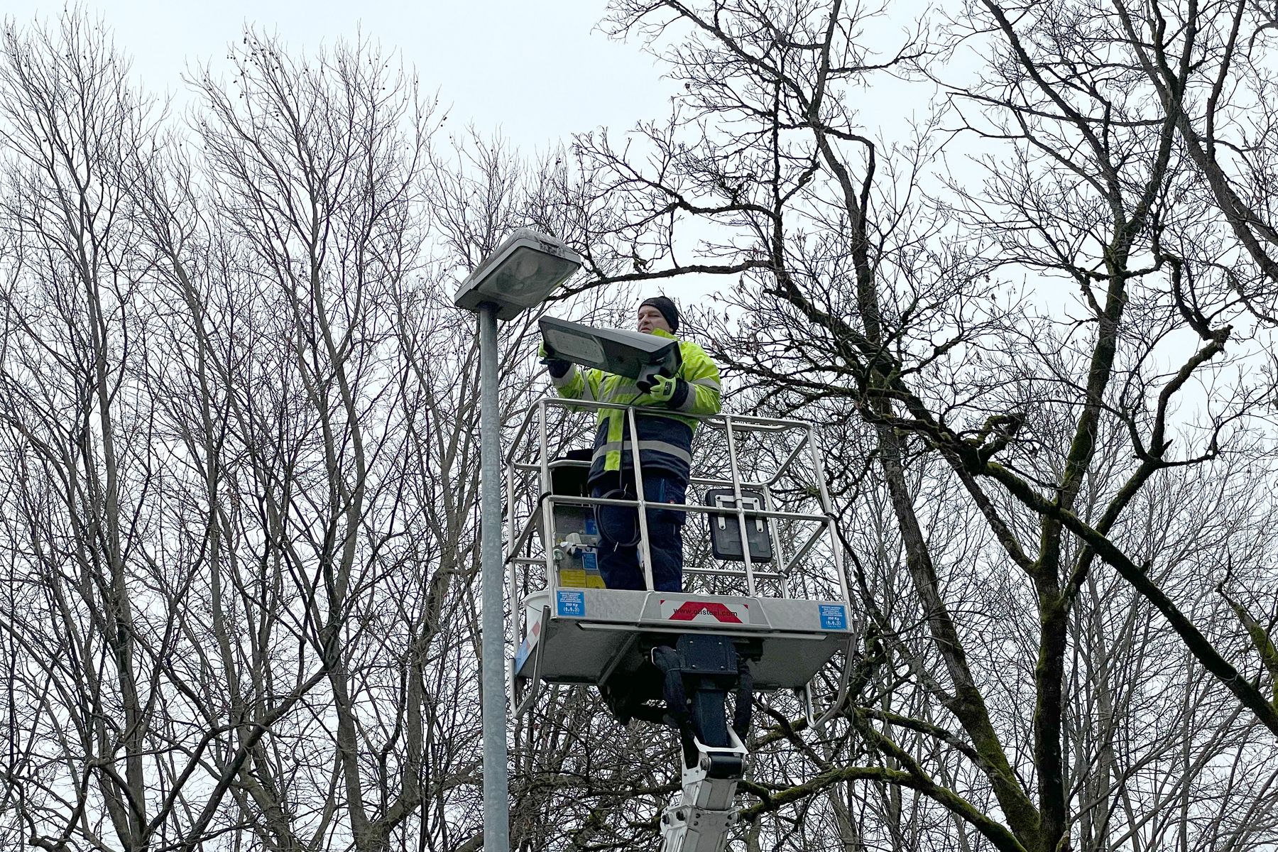 Die Stadt Dornbirn beginnt mit der flächendeckenden Umrüstung ihrer Straßenbeleuchtung auf energieeffiziente LED-Lampen. Die Stadt Dornbirn beginnt mit der flächendeckenden Umrüstung ihrer Straßenbeleuchtung auf energieeffiziente LED-Lampen.