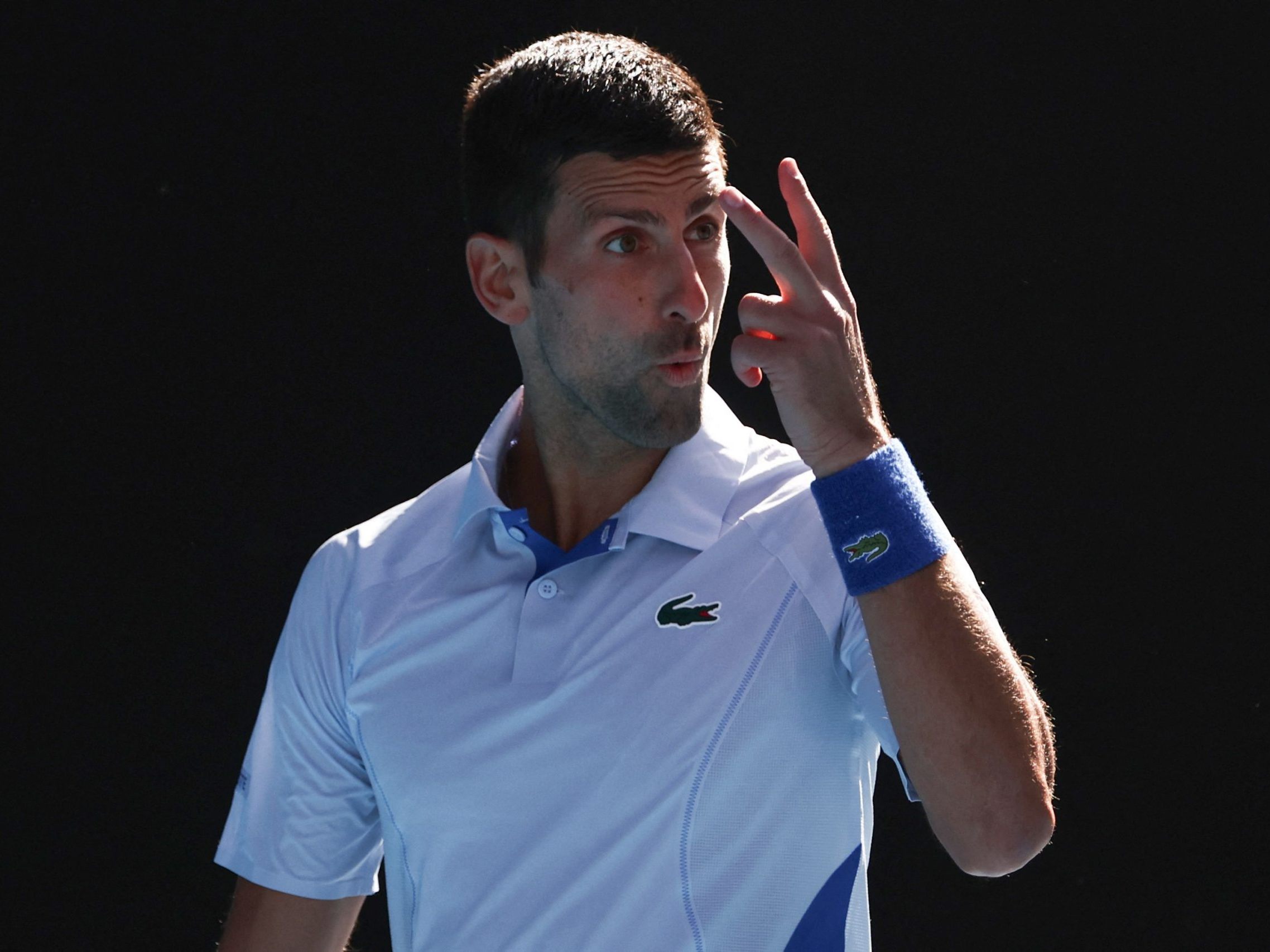 Überraschende Niederlage für Rekdord-Champion Djokovic. Überraschende Niederlage für Rekdord-Champion Djokovic.