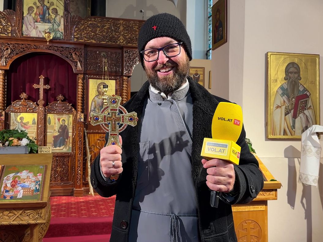 Priester Nikola Balović zum orthodoxen Weihnachtsfest.