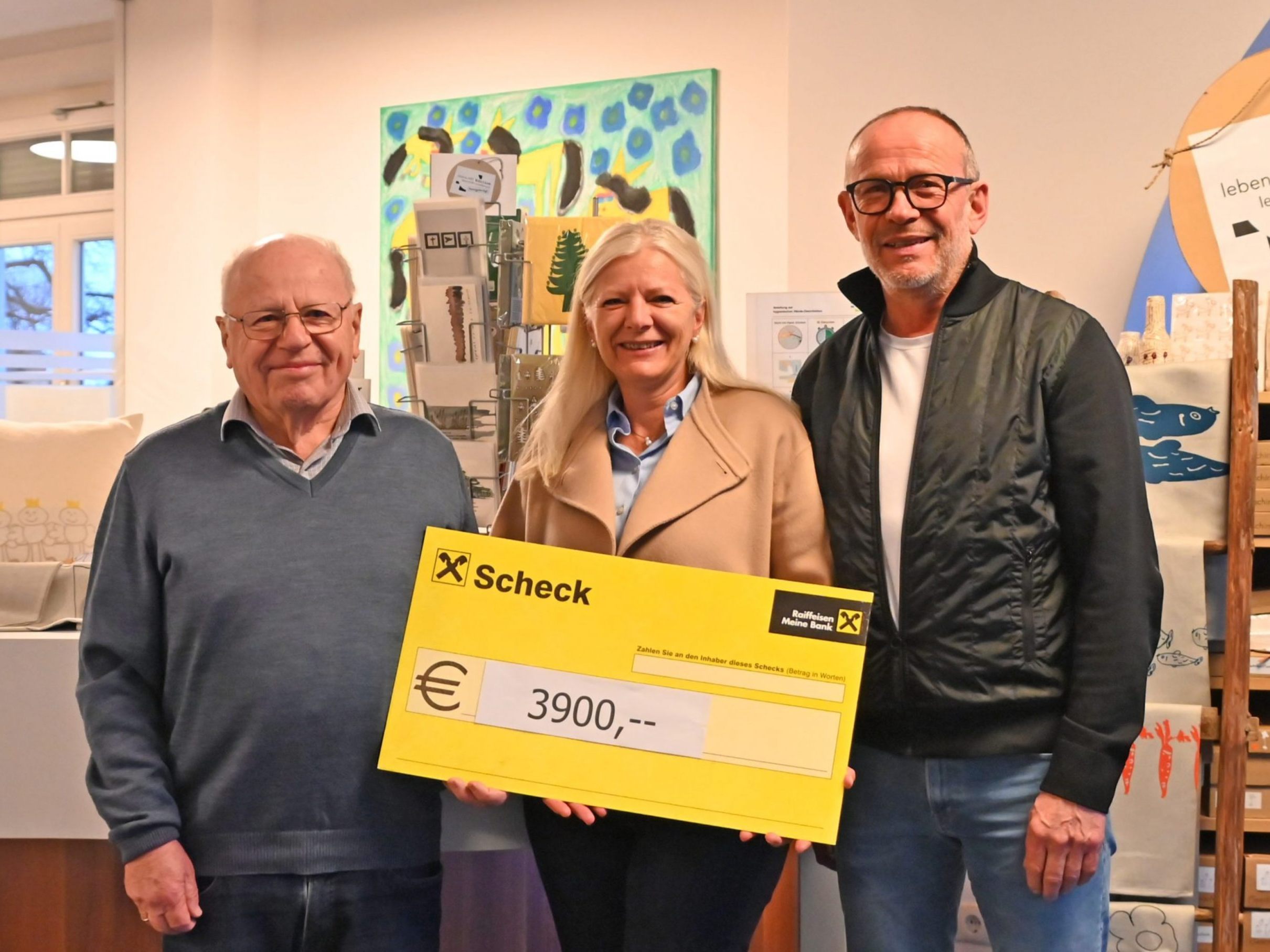Bernd Brändle, Michaela Wagner-Braito (GF-Lebenshilfe) und Franz Kopf bei der Scheckübergabe. Bernd Brändle, Michaela Wagner-Braito (GF-Lebenshilfe) und Franz Kopf bei der Scheckübergabe.