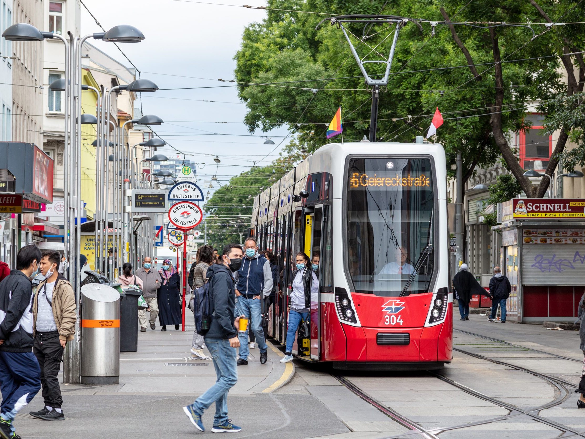 Zwei Polizisten bei einer Festnahme am Wiener Gürtel verletzt - Polizei  News 