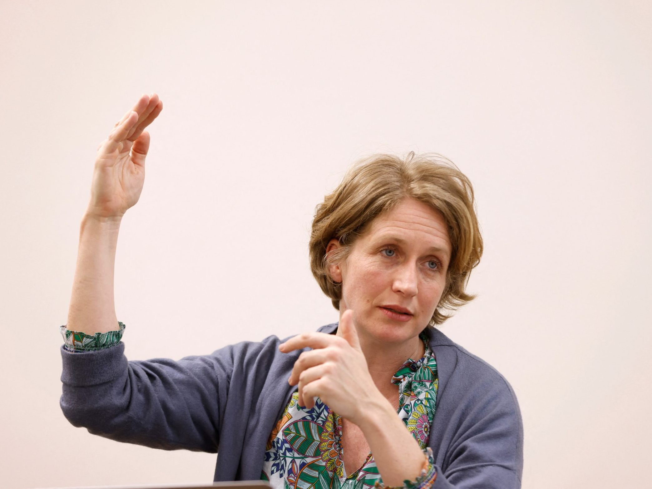 Stephanie Krisper kritisiert die hohen Kosten für nicht genutzte Asyl-Quartiere.