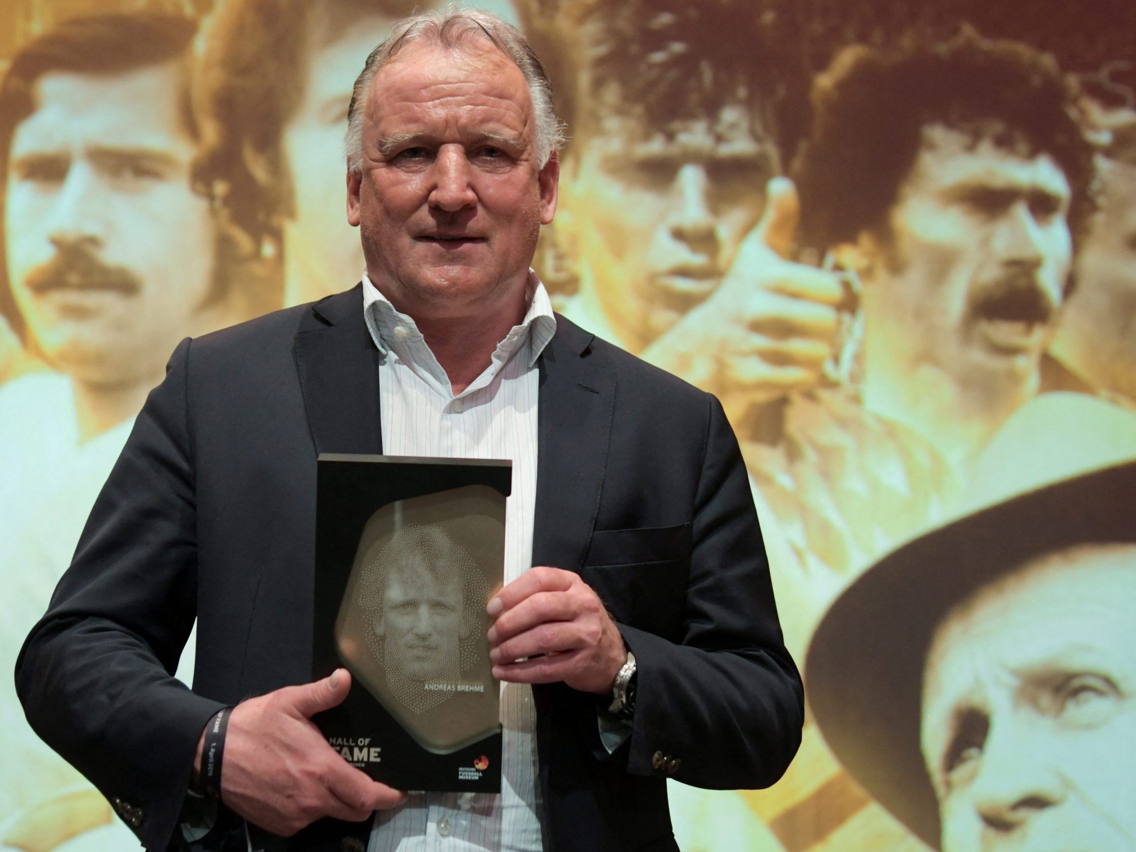 Andi Brehme in der Hall of Fame des deutschen Fußball-Museums.