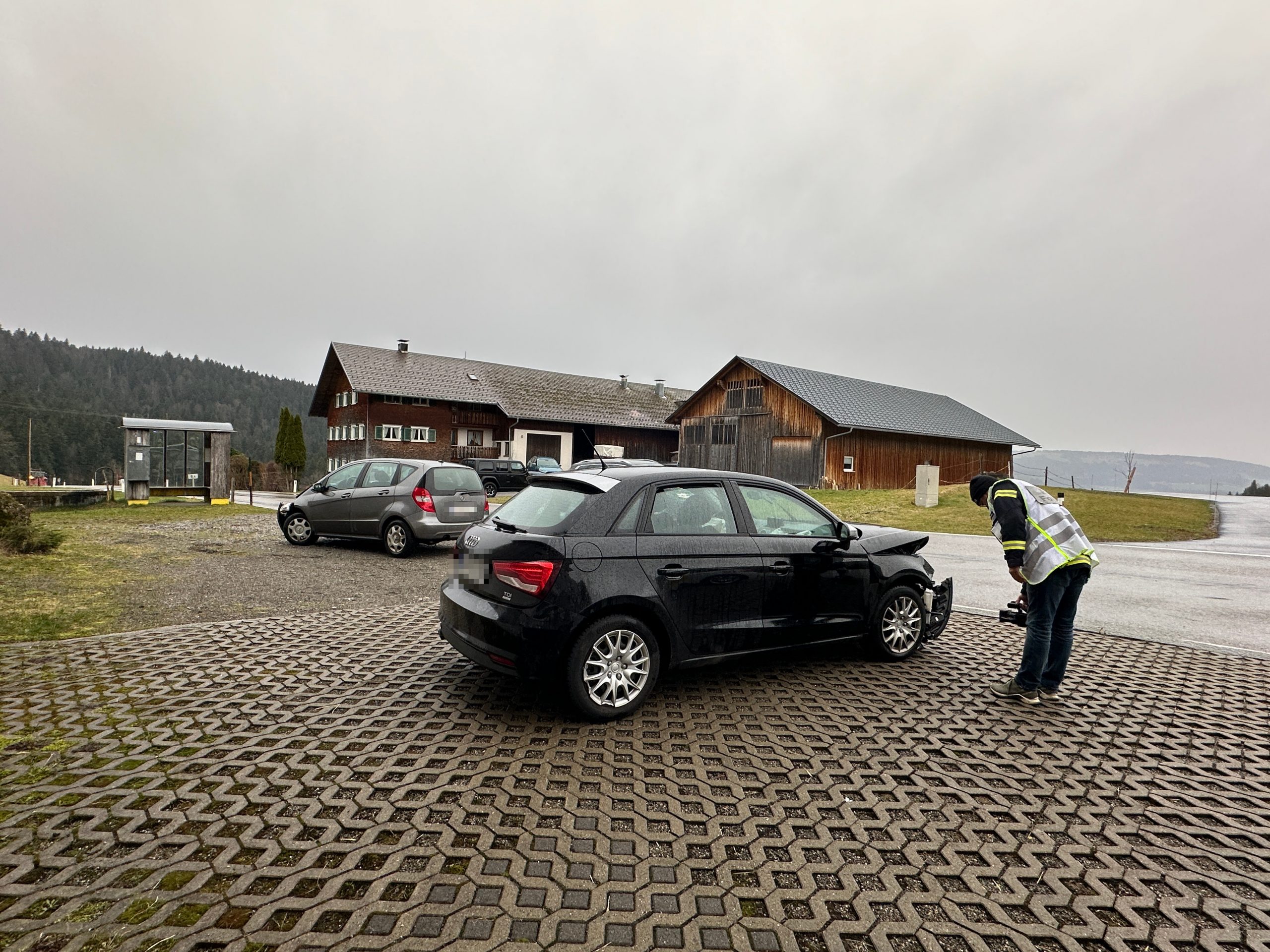 Am Audi entstand erheblicher Sachschaden. Am Audi entstand erheblicher Sachschaden.