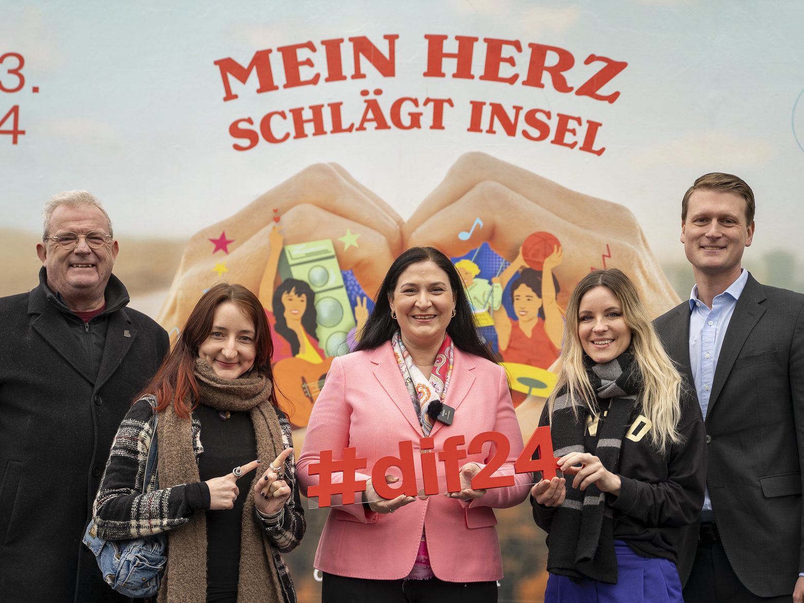 "Mein Herz schlägt Insel" ist das Donauinselfest-Motto. "Mein Herz schlägt Insel" ist das Donauinselfest-Motto.