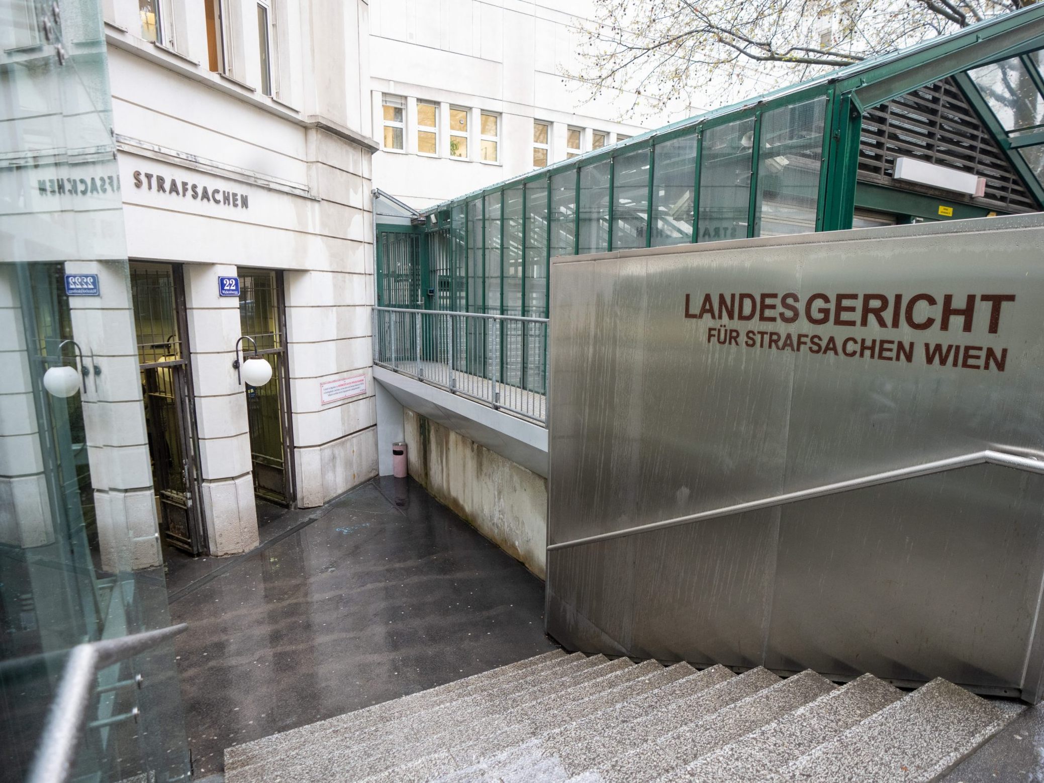 Ein junger Ex-IS-Anhänger wurde in Wien verurteilt. Ein junger Ex-IS-Anhänger wurde in Wien verurteilt.