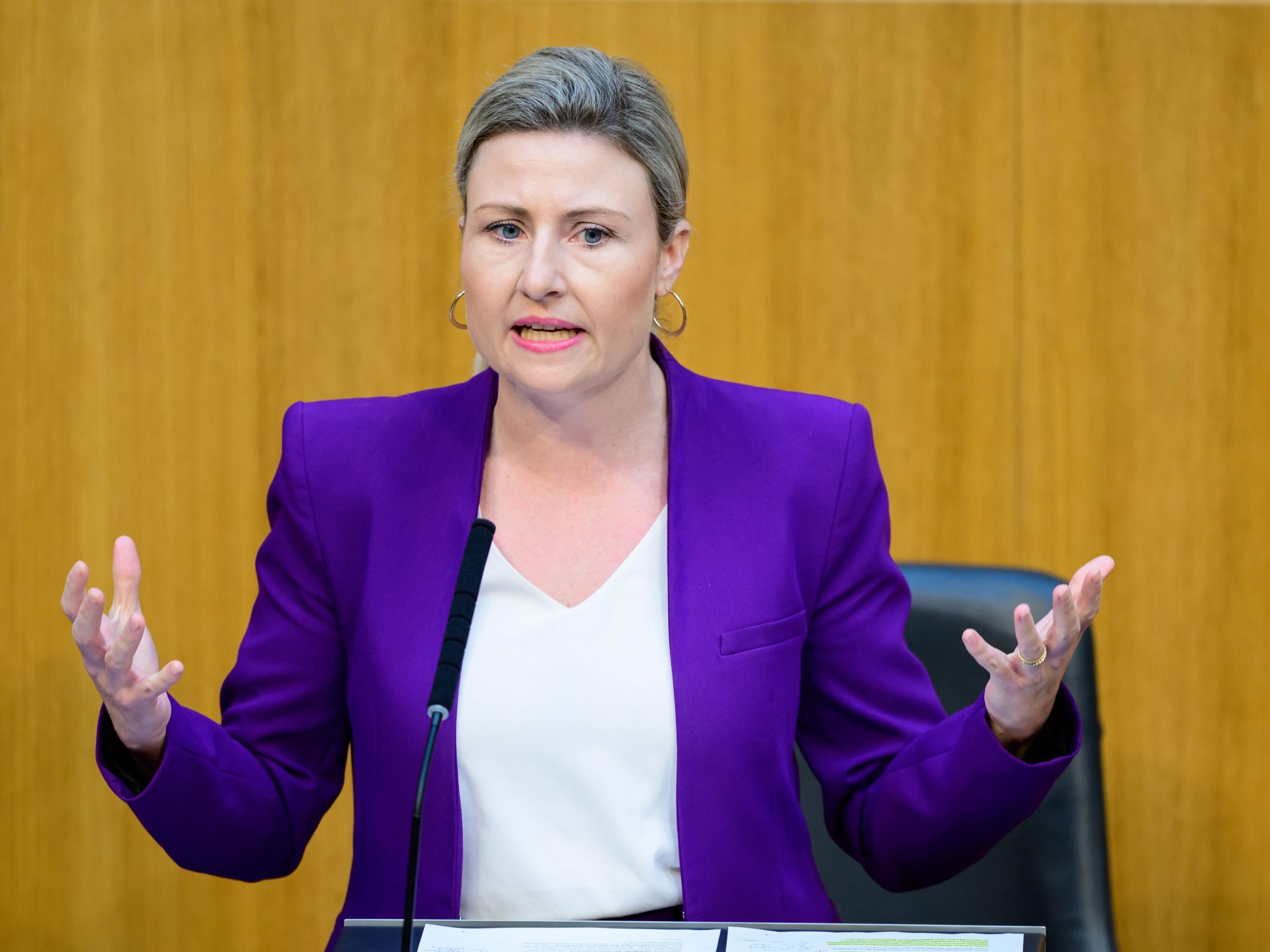 Im Bild: Frauenministerin Suanne Raab. Am 14. Februar 2024 ist Equal Pay Day.