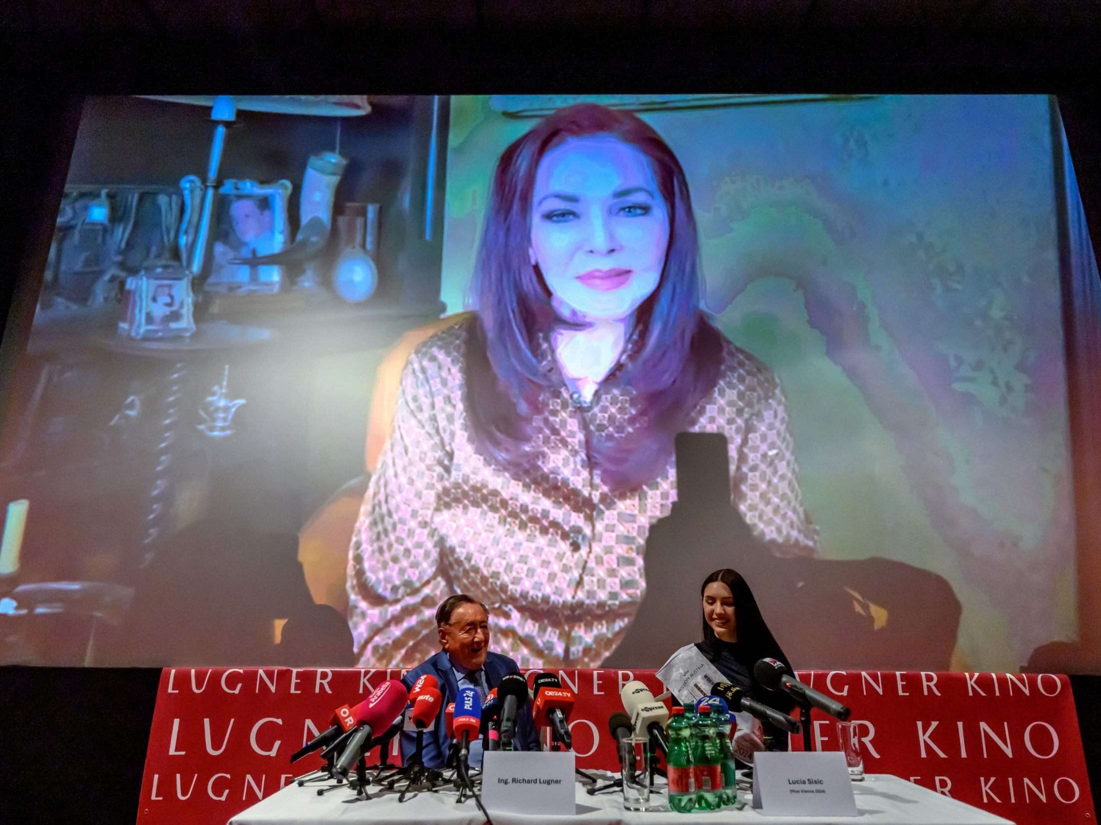 Priscilla Presley landet am Dienstag in Wien.