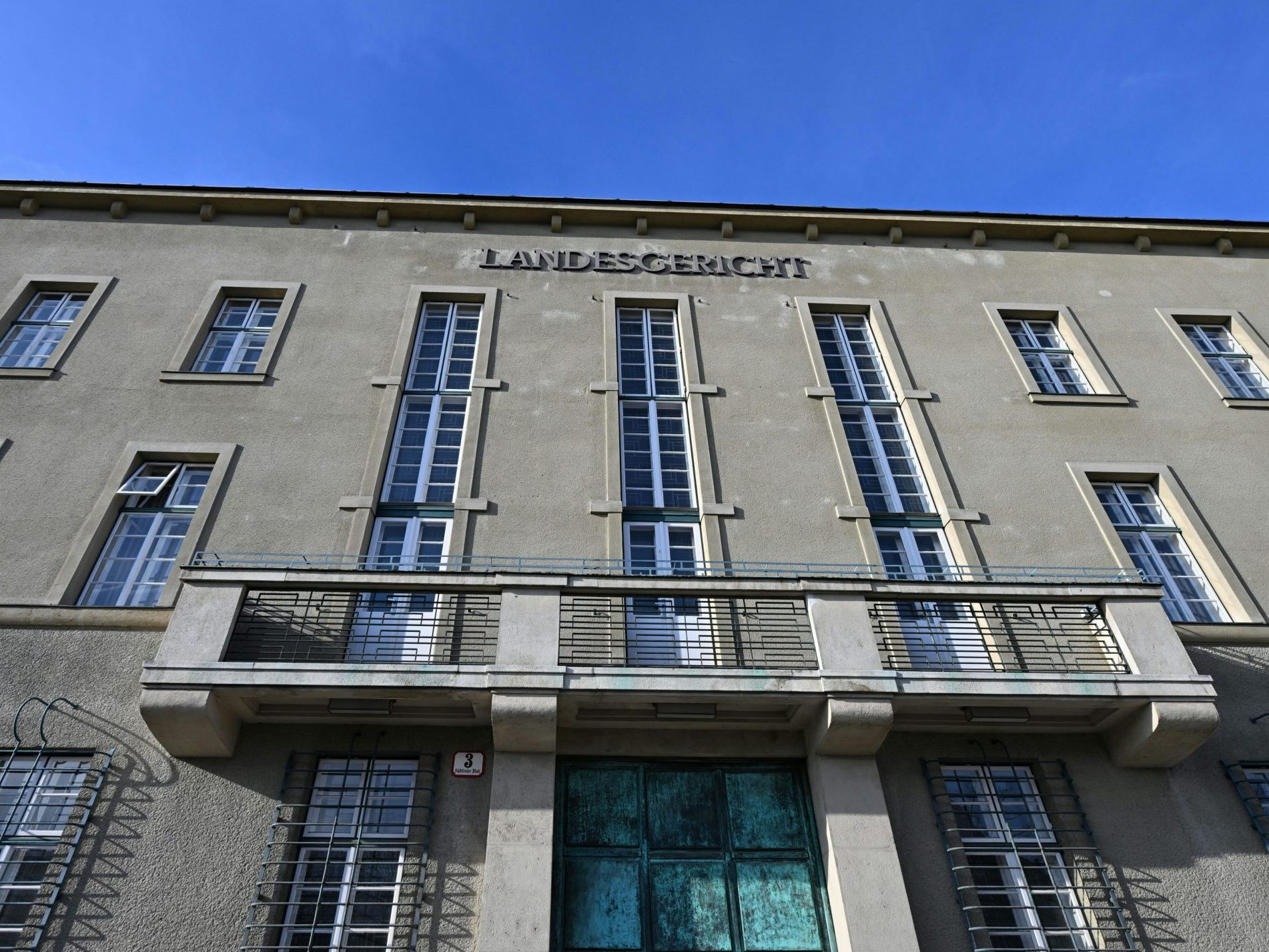 Am Landesgericht Krems werden die Urteile erwartet. Am Landesgericht Krems werden die Urteile erwartet.