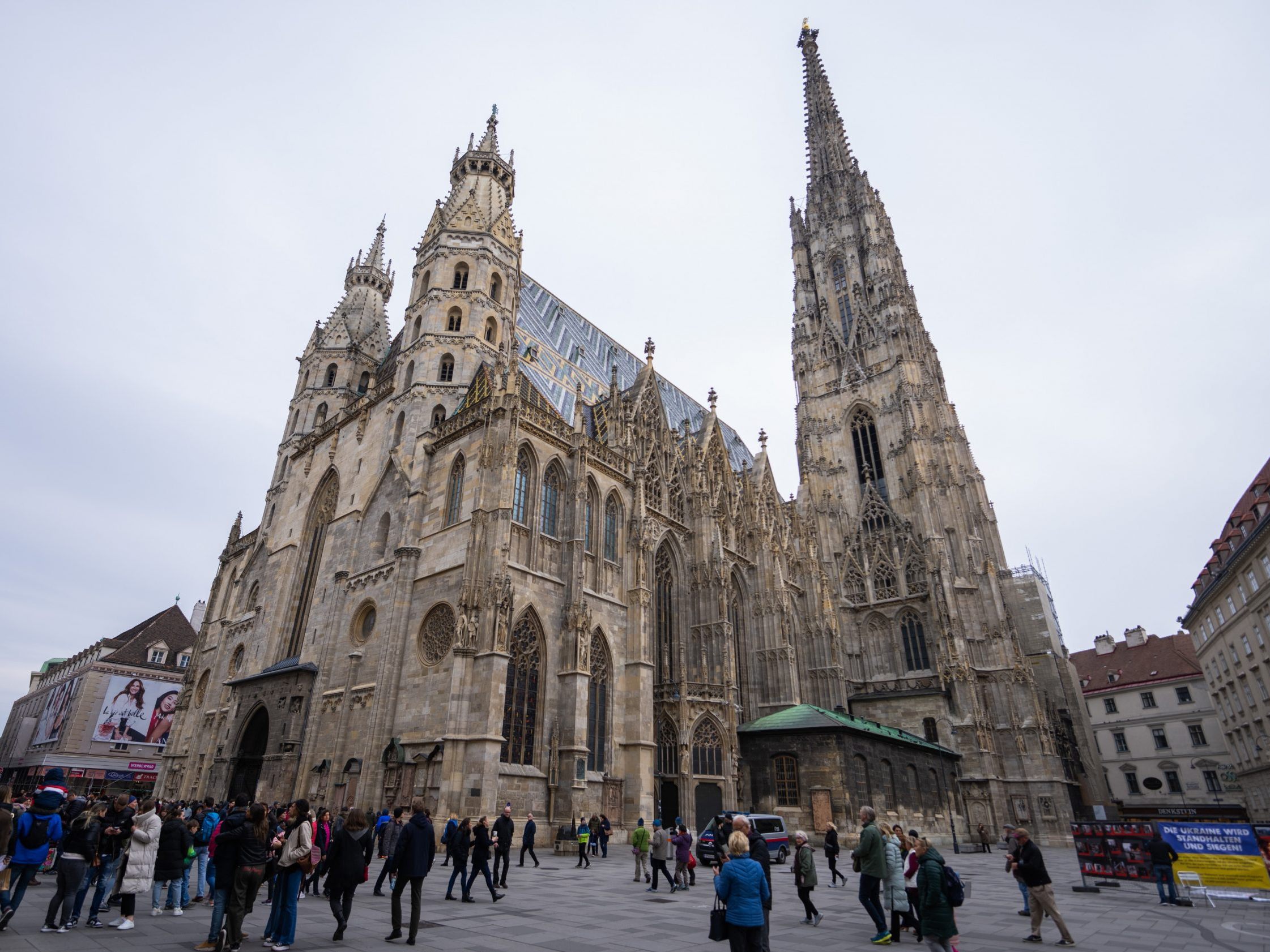 Friedensgebet für die Ukraine im Wiener Stephansdom.