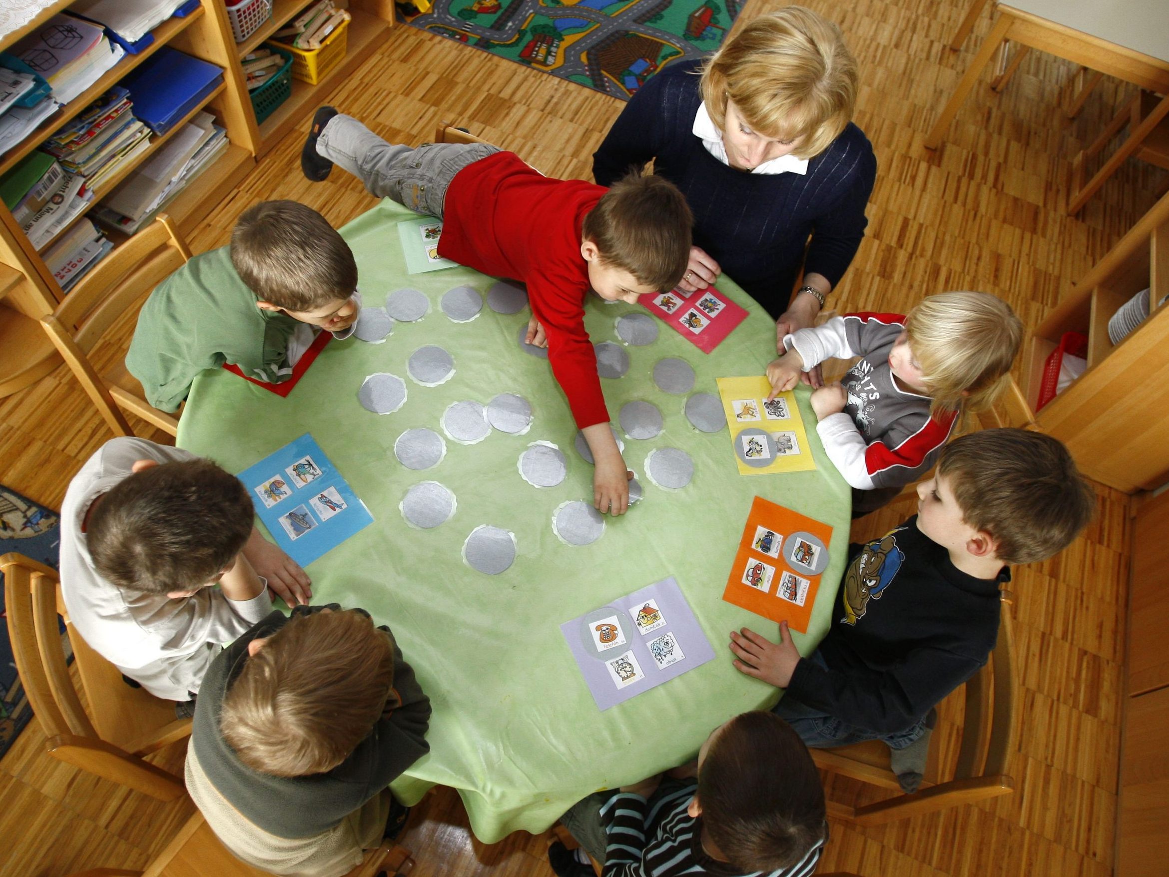 Die Regierung will Kinderschutz mit 1,2 Millionen Euro fördern. Die Regierung will Kinderschutz mit 1,2 Millionen Euro fördern.