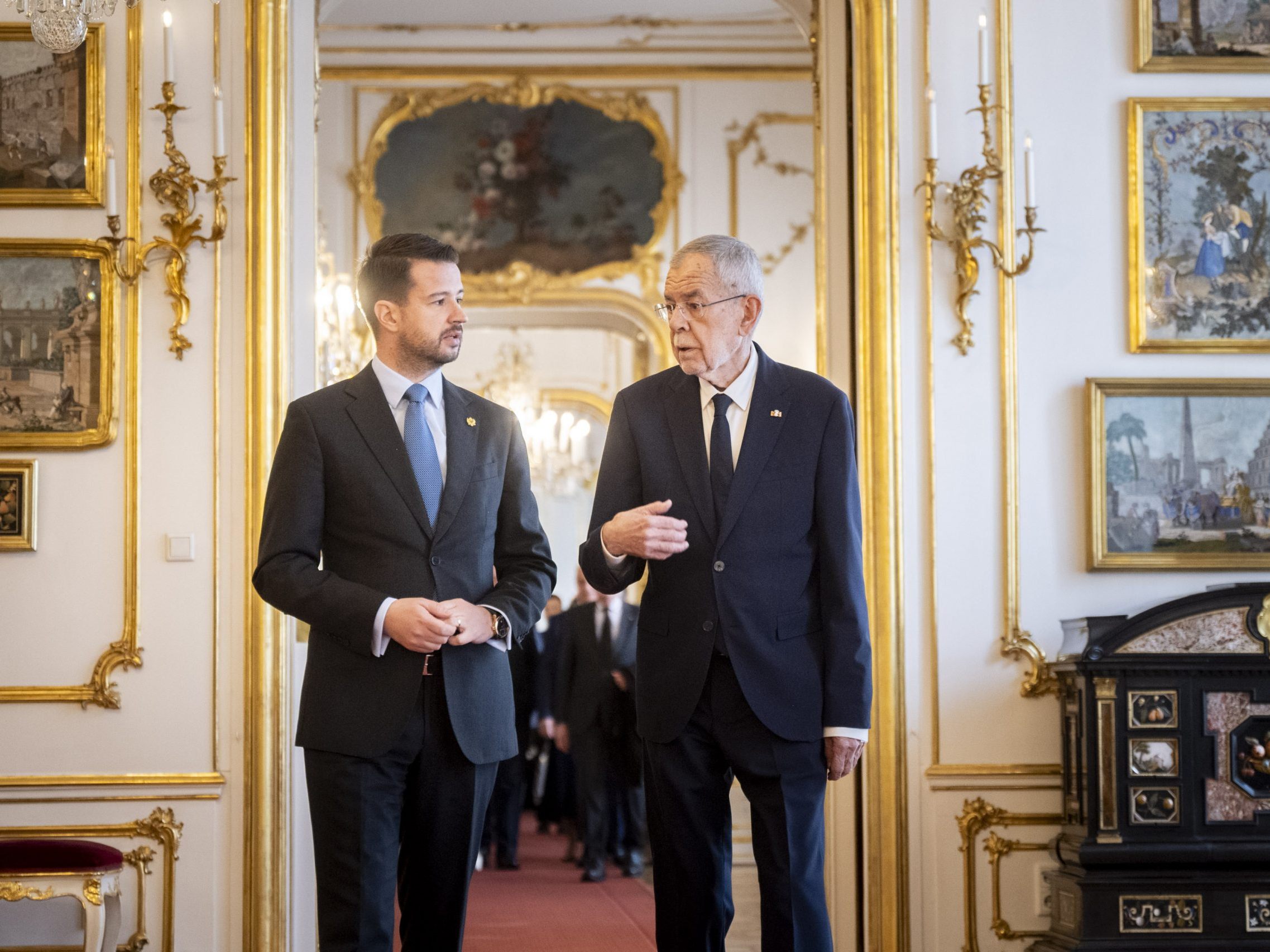 Montenegros Präsident Milatović neben seinem Amtskollegen Van der Bellen. Montenegros Präsident Milatović neben seinem Amtskollegen Van der Bellen.