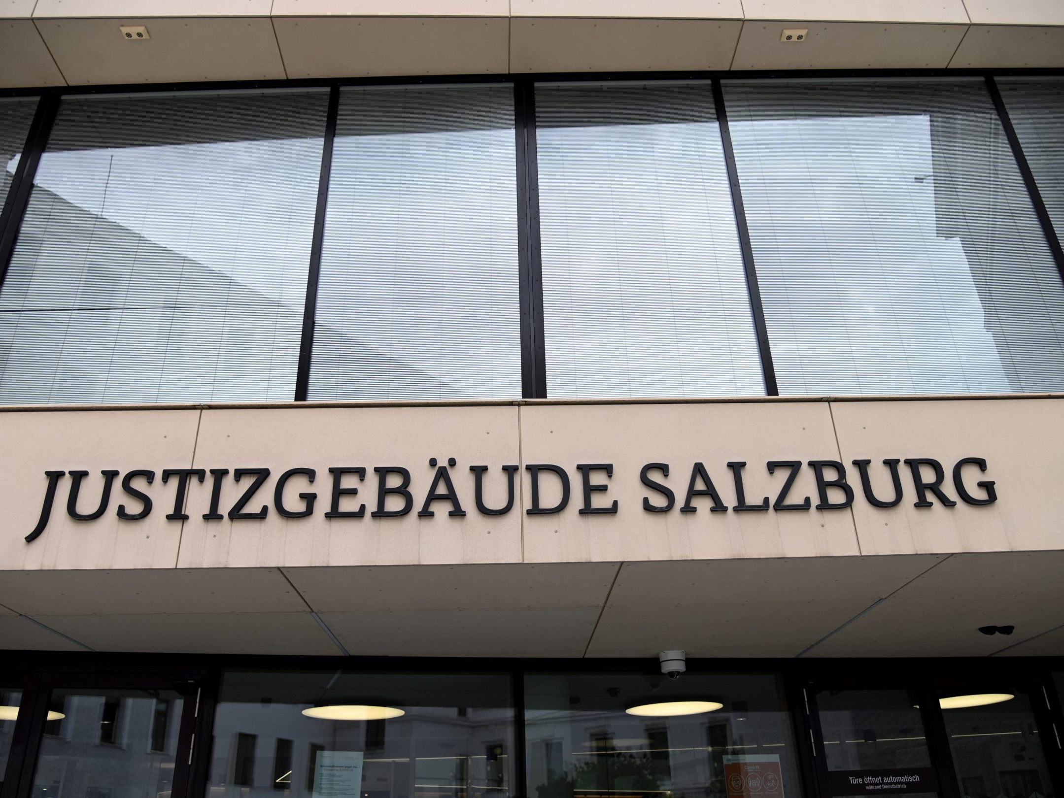 Die "Letzte Generation" legte Beschwerden gegen Geldstrafen ein. Die "Letzte Generation" legte Beschwerden gegen Geldstrafen ein.
