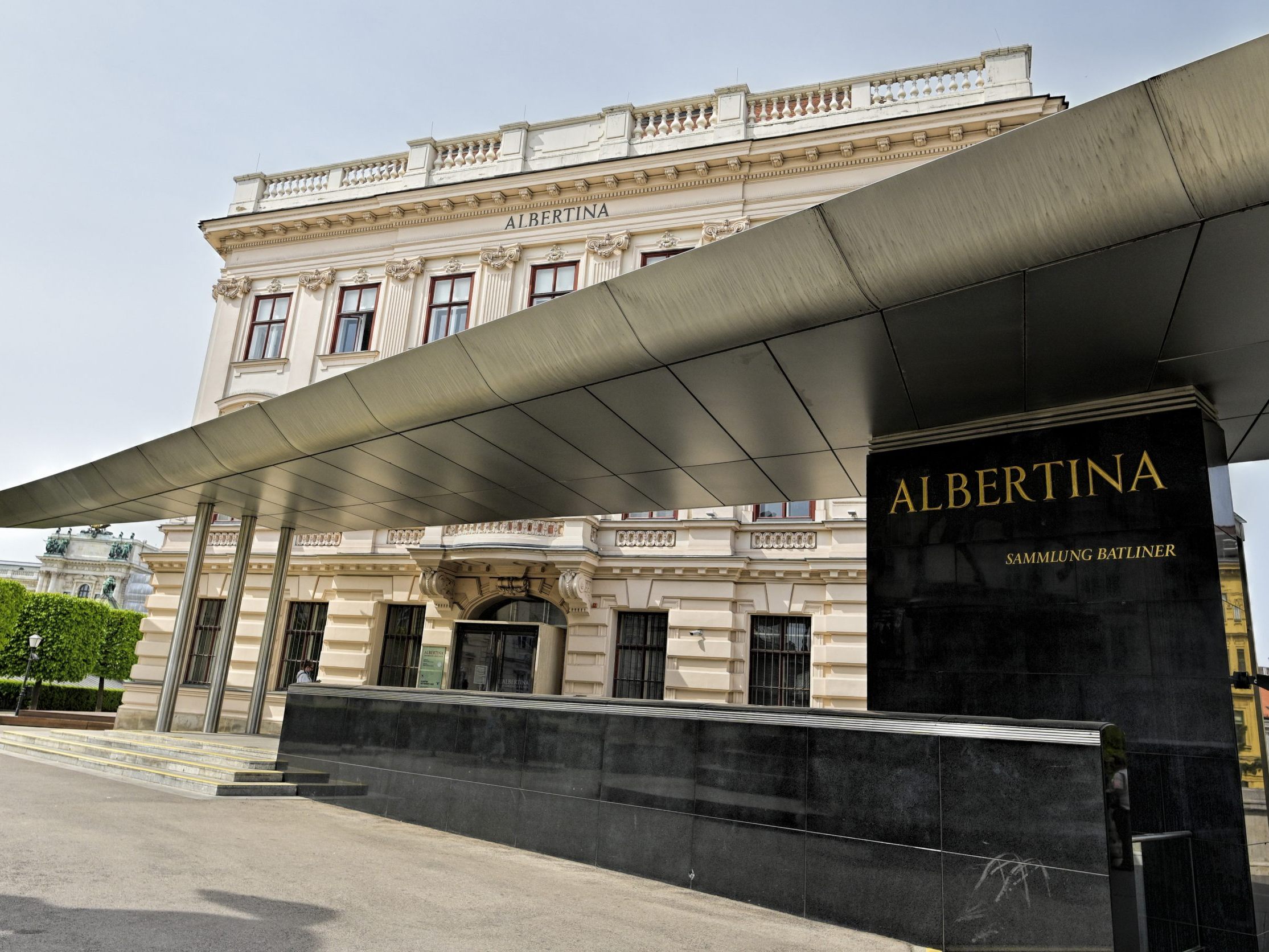 Ein Wiener randalierte am Montag in der Wiener Albertina - es kam zu einer schweren Sachbeschädigung.