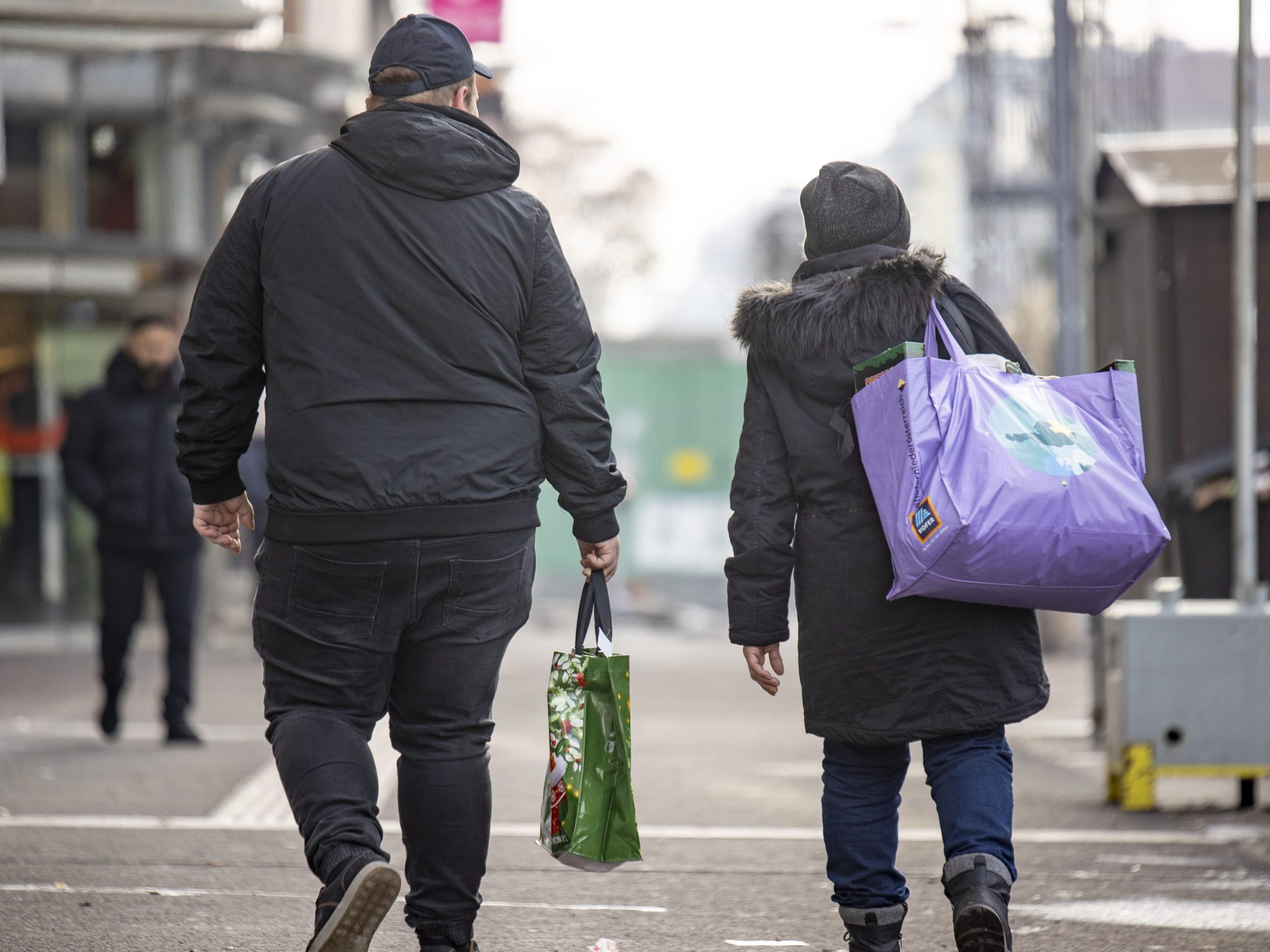 Im Handel herrscht das Prinzip Hoffnung für 2024. Im Handel herrscht das Prinzip Hoffnung für 2024.