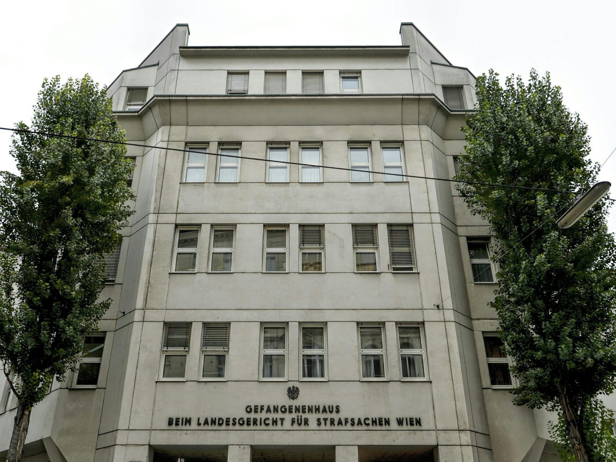 Die Umbauarbeiten bei laufendem Betrieb sind für Insassen und Personal gleichermaßen belastend.