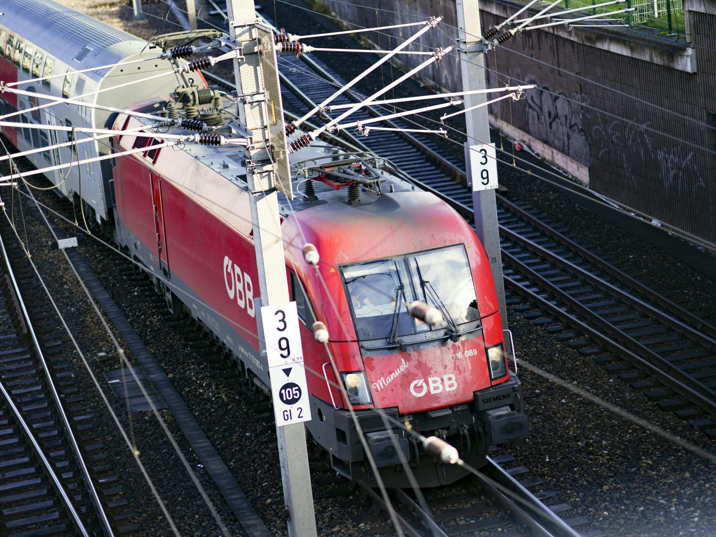 Bis Mitte Dezember fahren keine grenzüberschreitenden Züge von Marchegg nach Bratislava. Bis Mitte Dezember fahren keine grenzüberschreitenden Züge von Marchegg nach Bratislava.