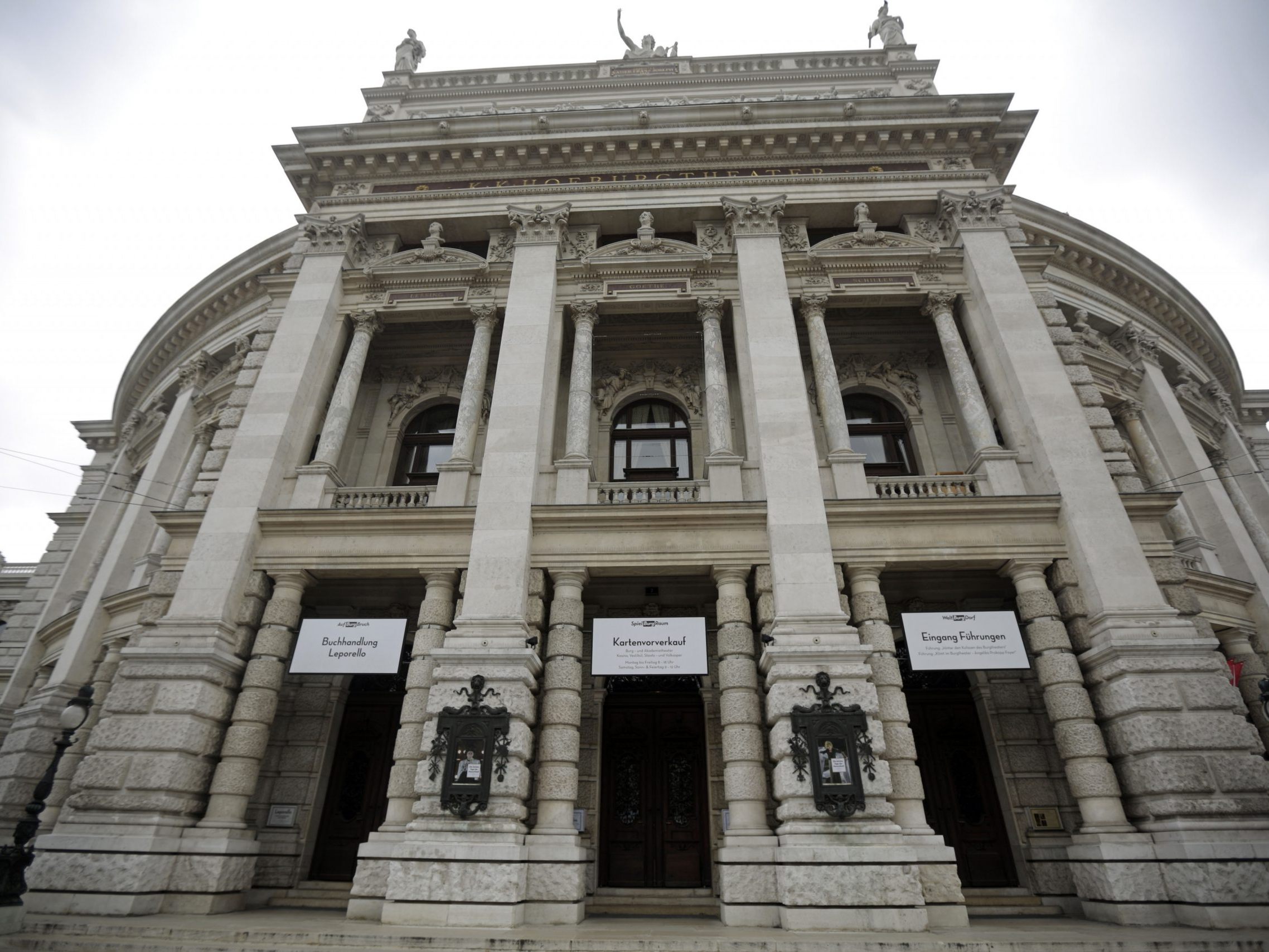 Burgtheater verabschiedet sich im Februar von Benning. Burgtheater verabschiedet sich im Februar von Benning.