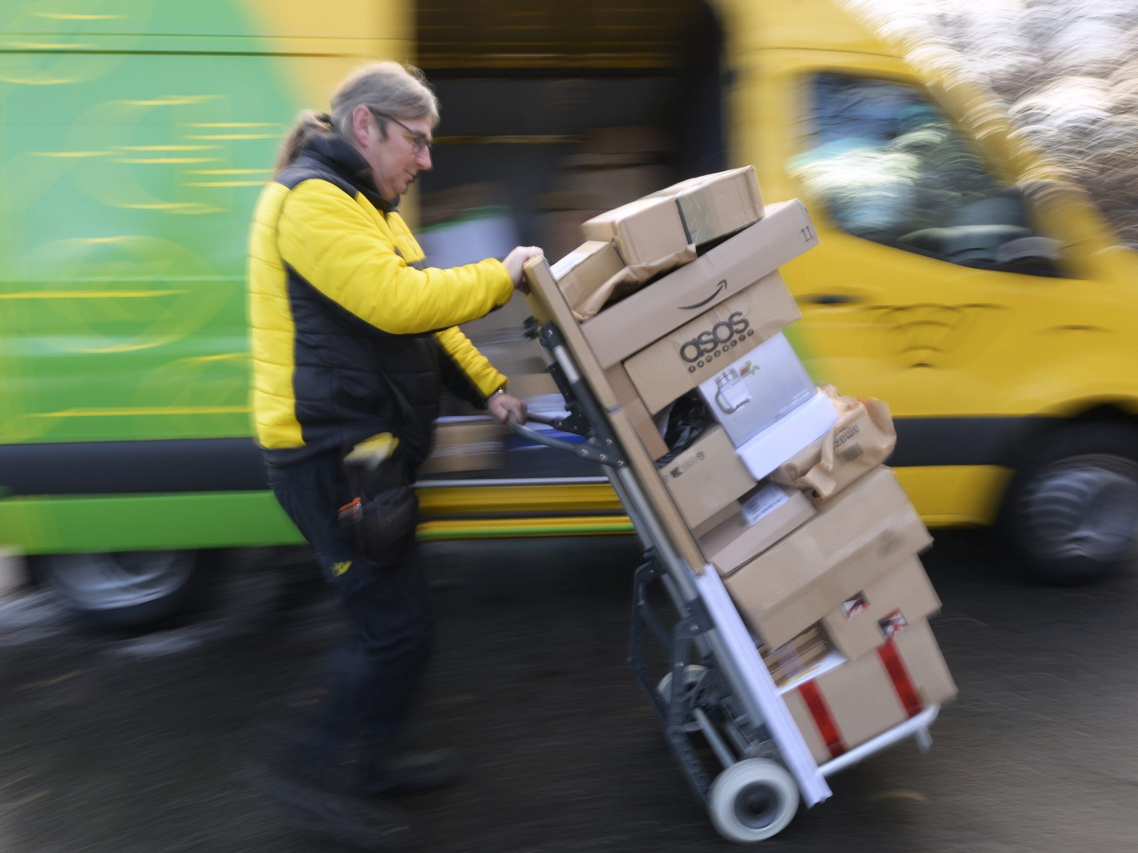 Jedes zweite Packerl bringt die Österreichische Post.