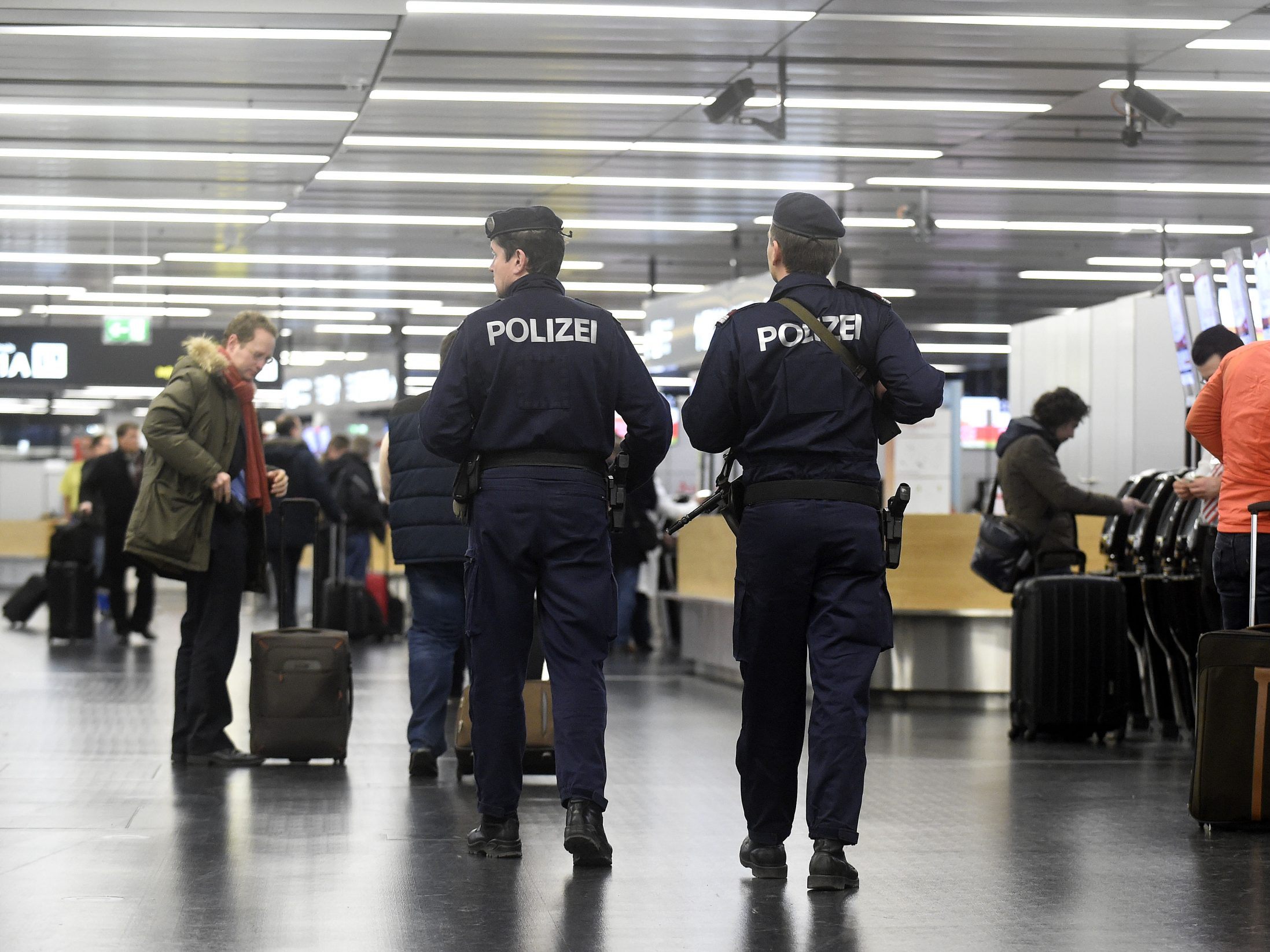 Zielfahnder fassten einen entflohenen Häftling in Wien-Schwechat. Zielfahnder fassten einen entflohenen Häftling in Wien-Schwechat.
