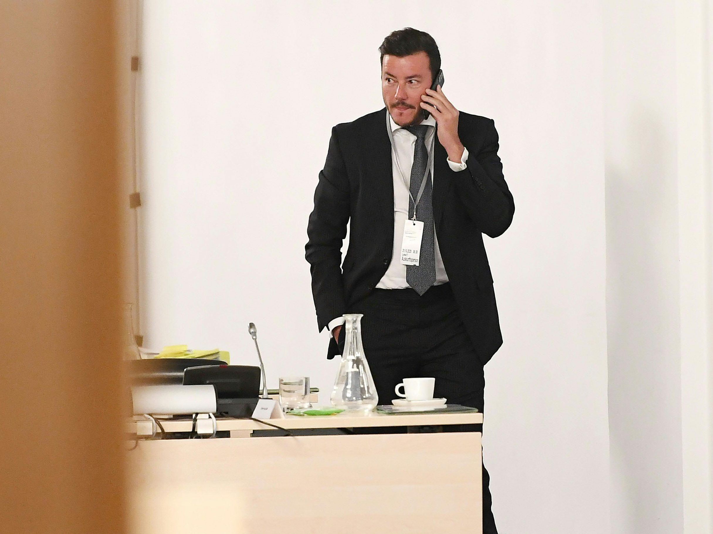 Laut Medien soll Benko Ausschussführung zugesagt haben, am 4. April Fragen von Gremium zu beantworten.