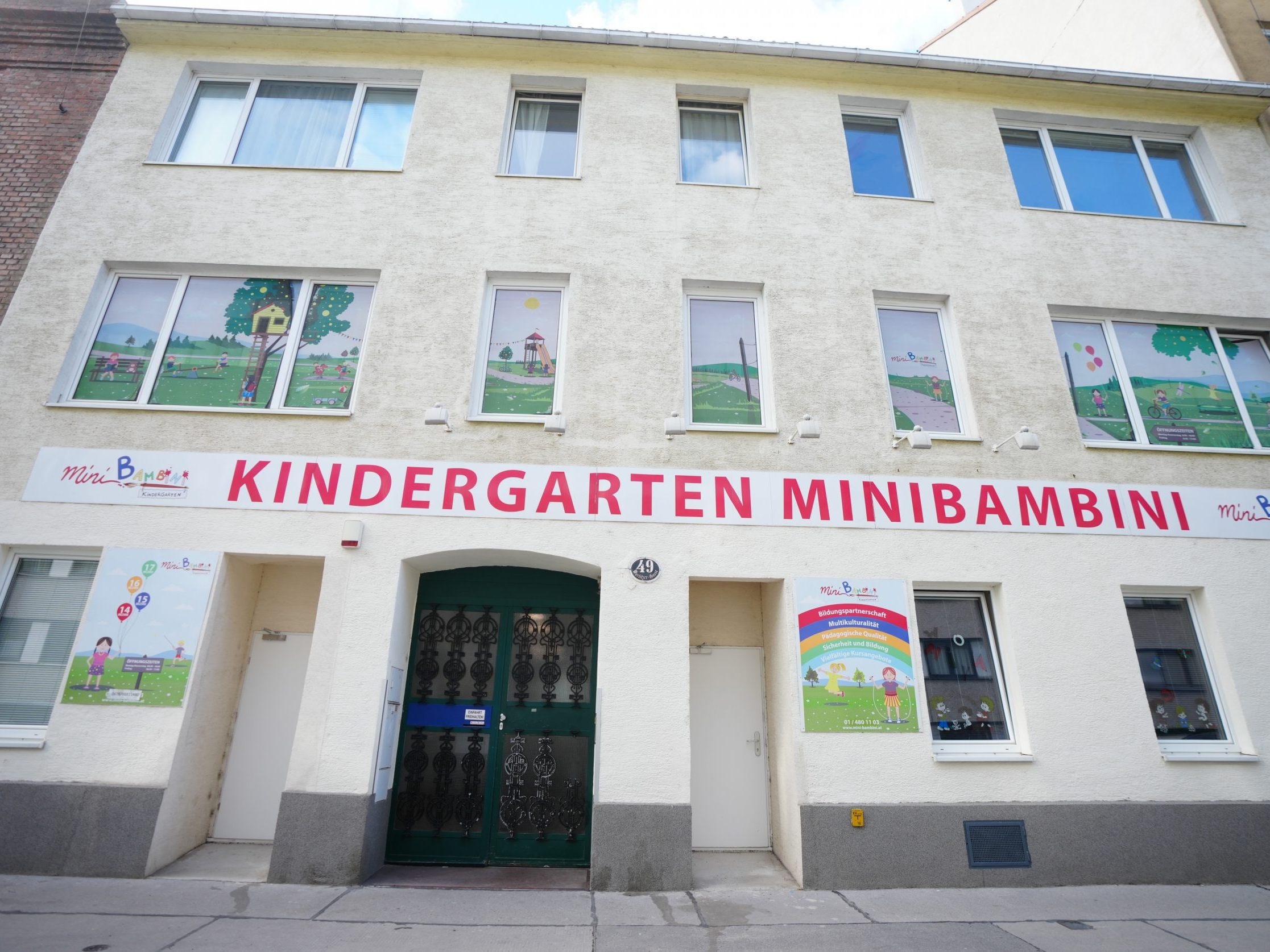 Der Kläger wirft der Behörde laut dem Bericht Kontrollversäumnisse vor.