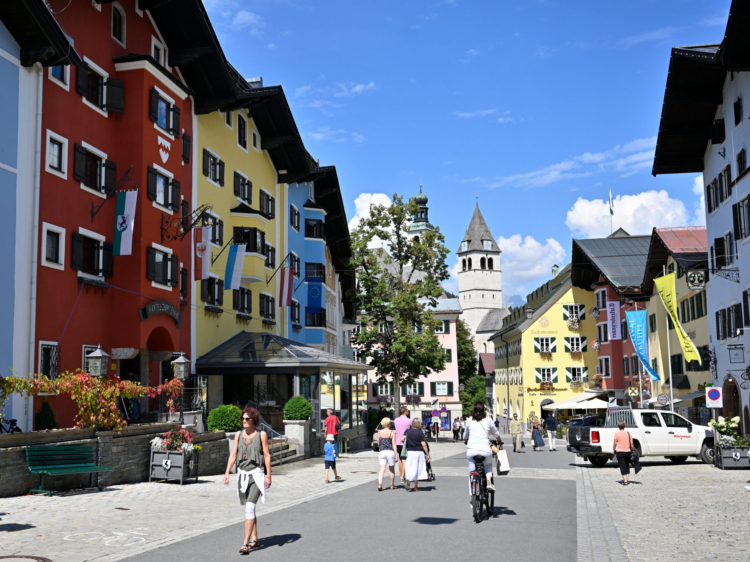 Das Hotel "Zur Tenne" (rotes Gebäude links) soll abgerissen und neugebaut werden. Das Hotel "Zur Tenne" (rotes Gebäude links) soll abgerissen und neugebaut werden.