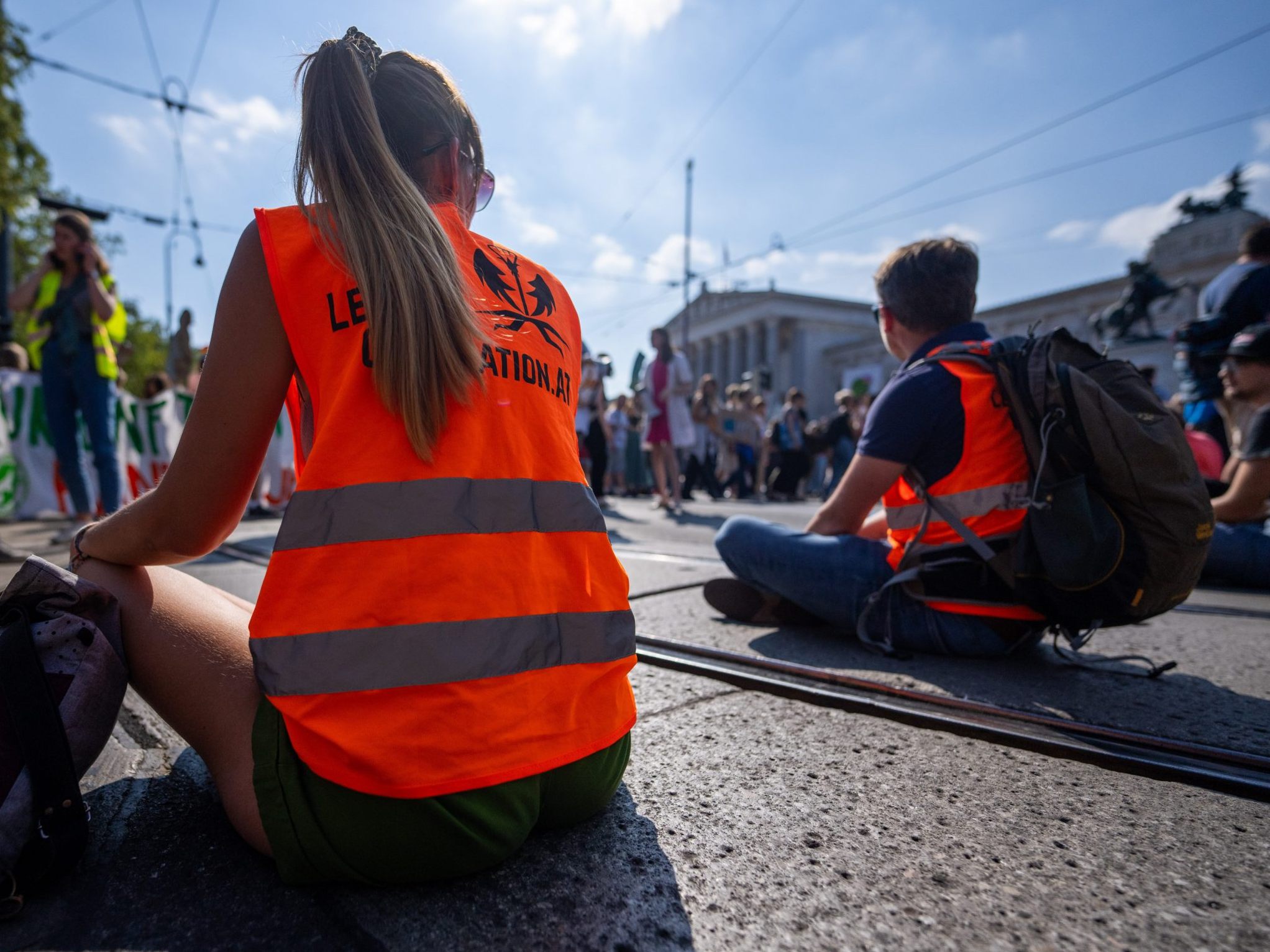 Statt Straßenblockaden will die Letzte Generation nun ins EU-Parlament. Statt Straßenblockaden will die Letzte Generation nun ins EU-Parlament.