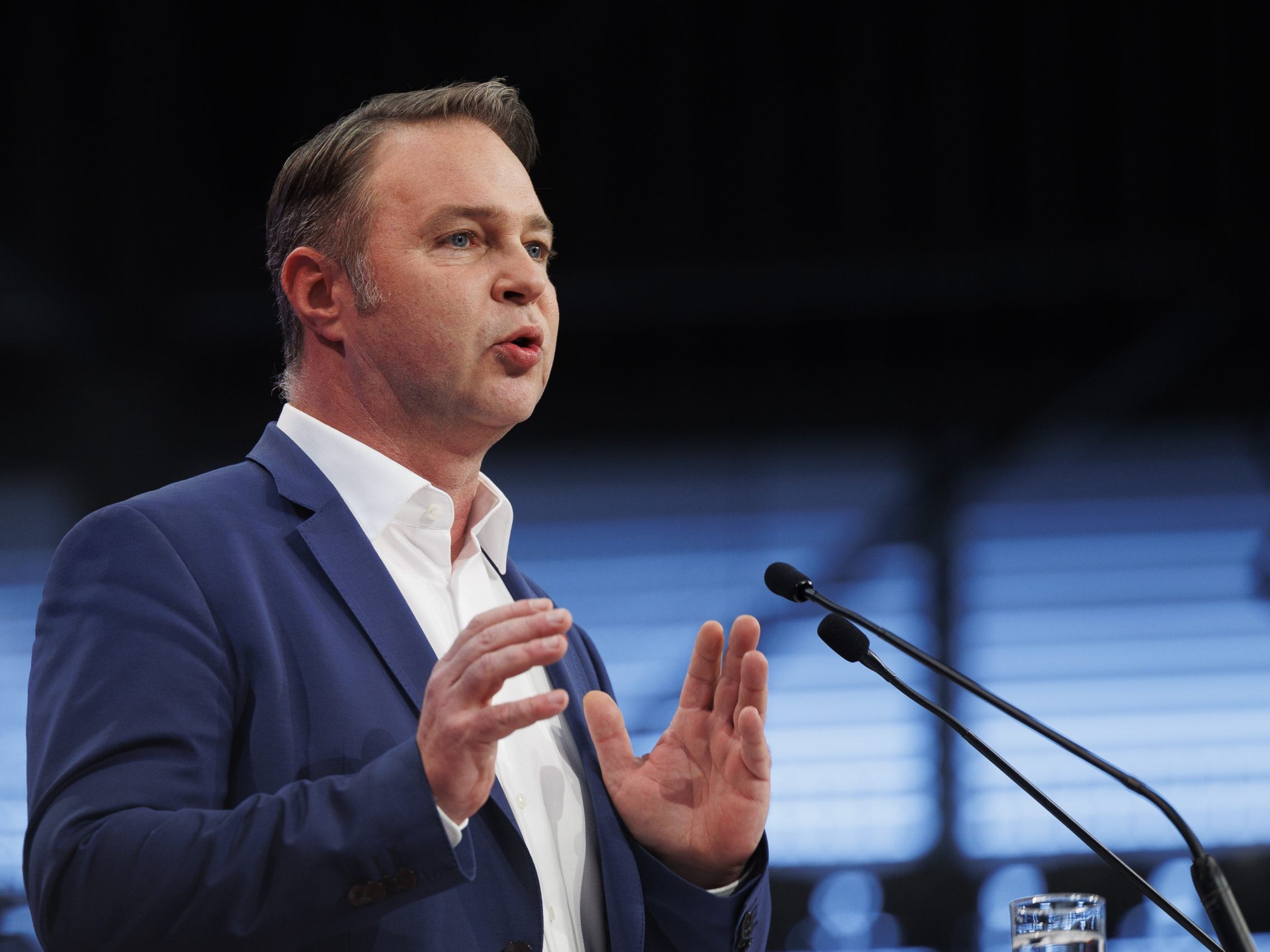 SPÖ-Chef Babler will die Arbeitslosigkeit mit einer Arbeitsplatzgarantie für Langzeitarbeitslose bekämpfen.