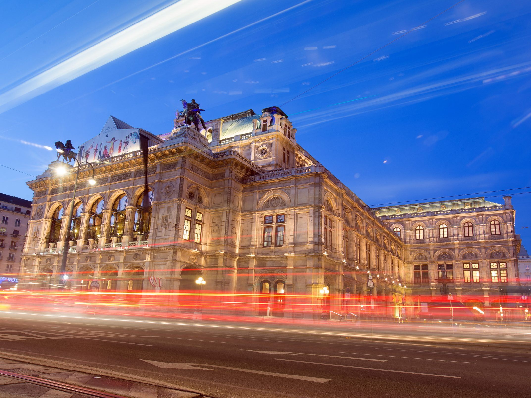 Die Staatsoper blieb auch am Tag nach dem Wiener Opernball nicht ohne Besucher.