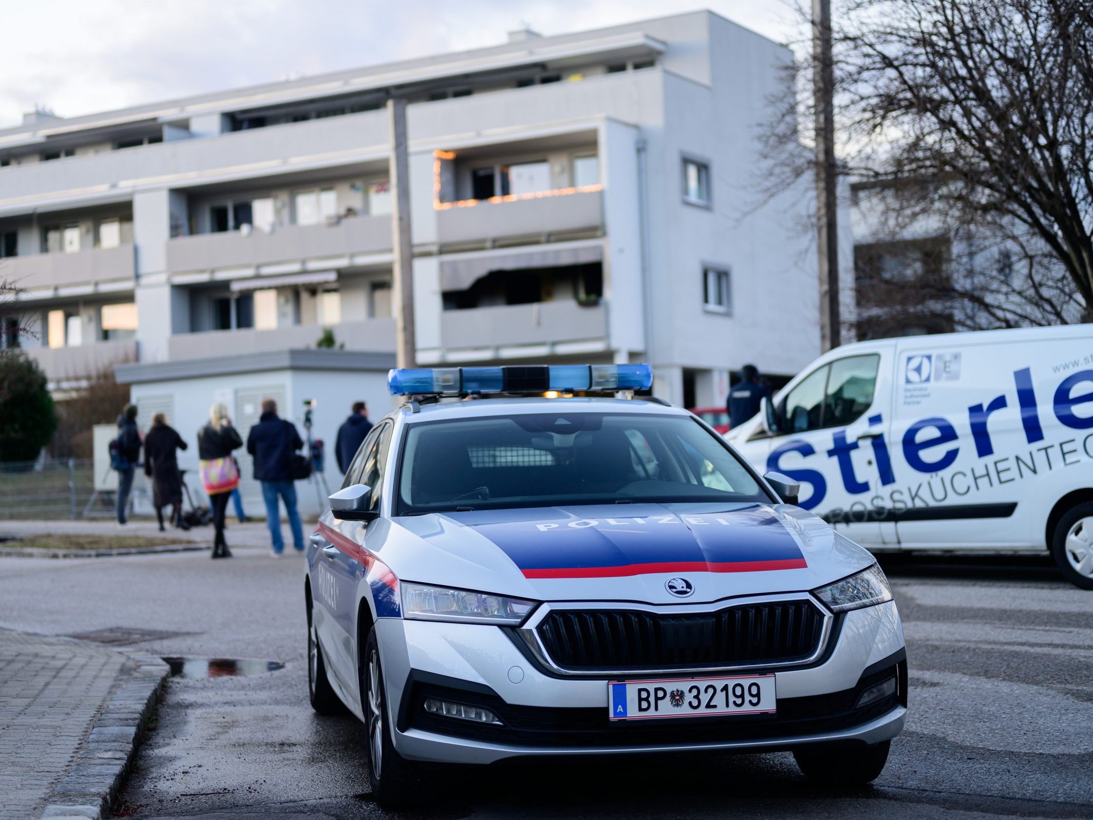 Drei Tote sind in einer Wohnung in Niederösterreich entdeckt worden.