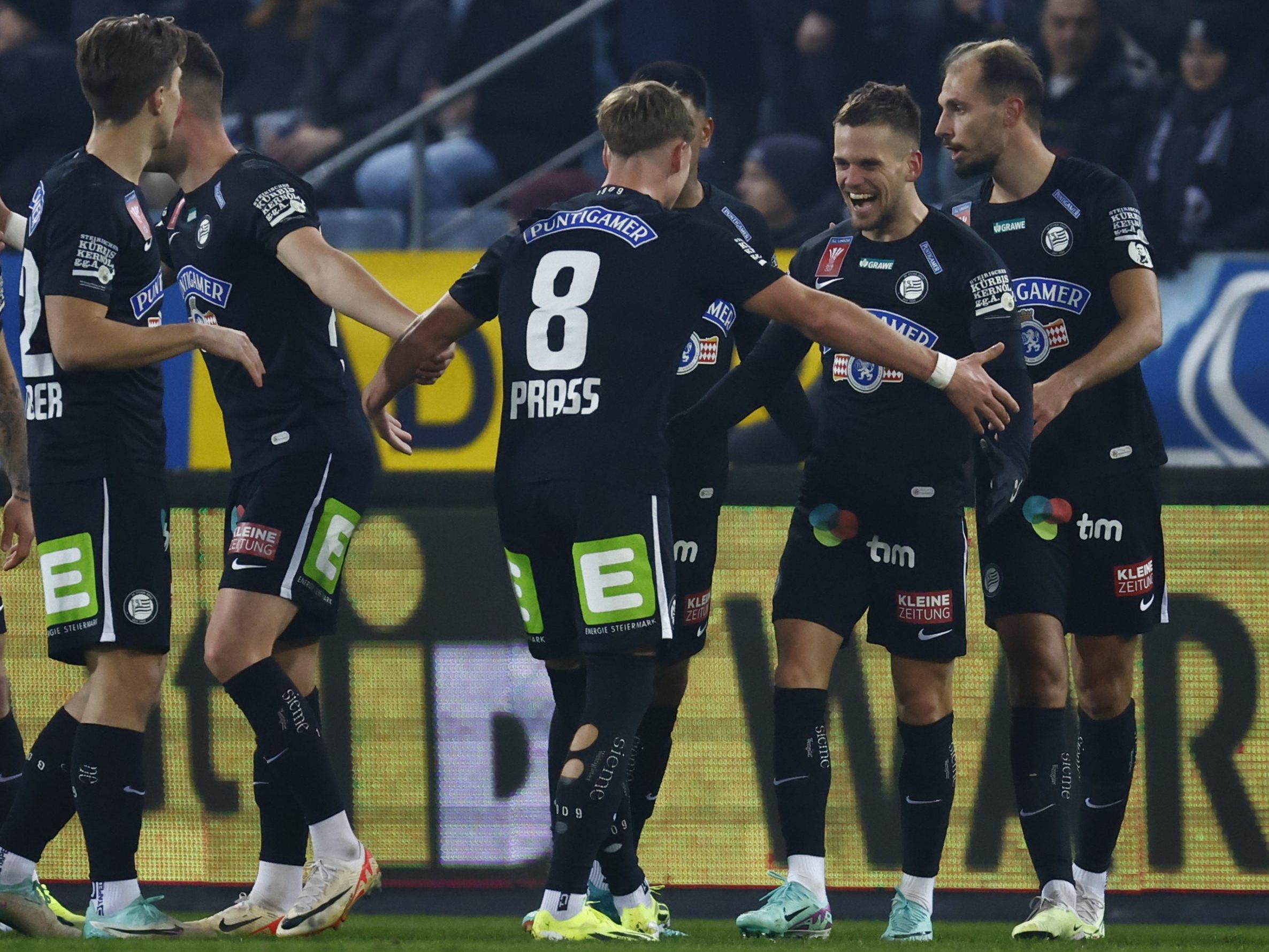 Sturm Graz besiegte die Wiener Austria 2:0. Sturm Graz besiegte die Wiener Austria 2:0.
