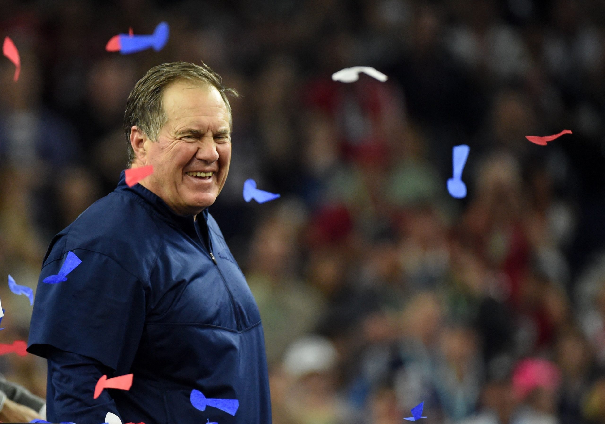 Cheftrainer Bill Belichick von den New England Patriots feiert seinen 34:28-Sieg gegen die Atlanta Falcons in der Verlängerung beim Super Bowl 51 im NRG Stadium am 5. Februar 2017 in Houston, Texas. Cheftrainer Bill Belichick von den New England Patriots feiert seinen 34:28-Sieg gegen die Atlanta Falcons in der Verlängerung beim Super Bowl 51 im NRG Stadium am 5. Februar 2017 in Houston, Texas.
