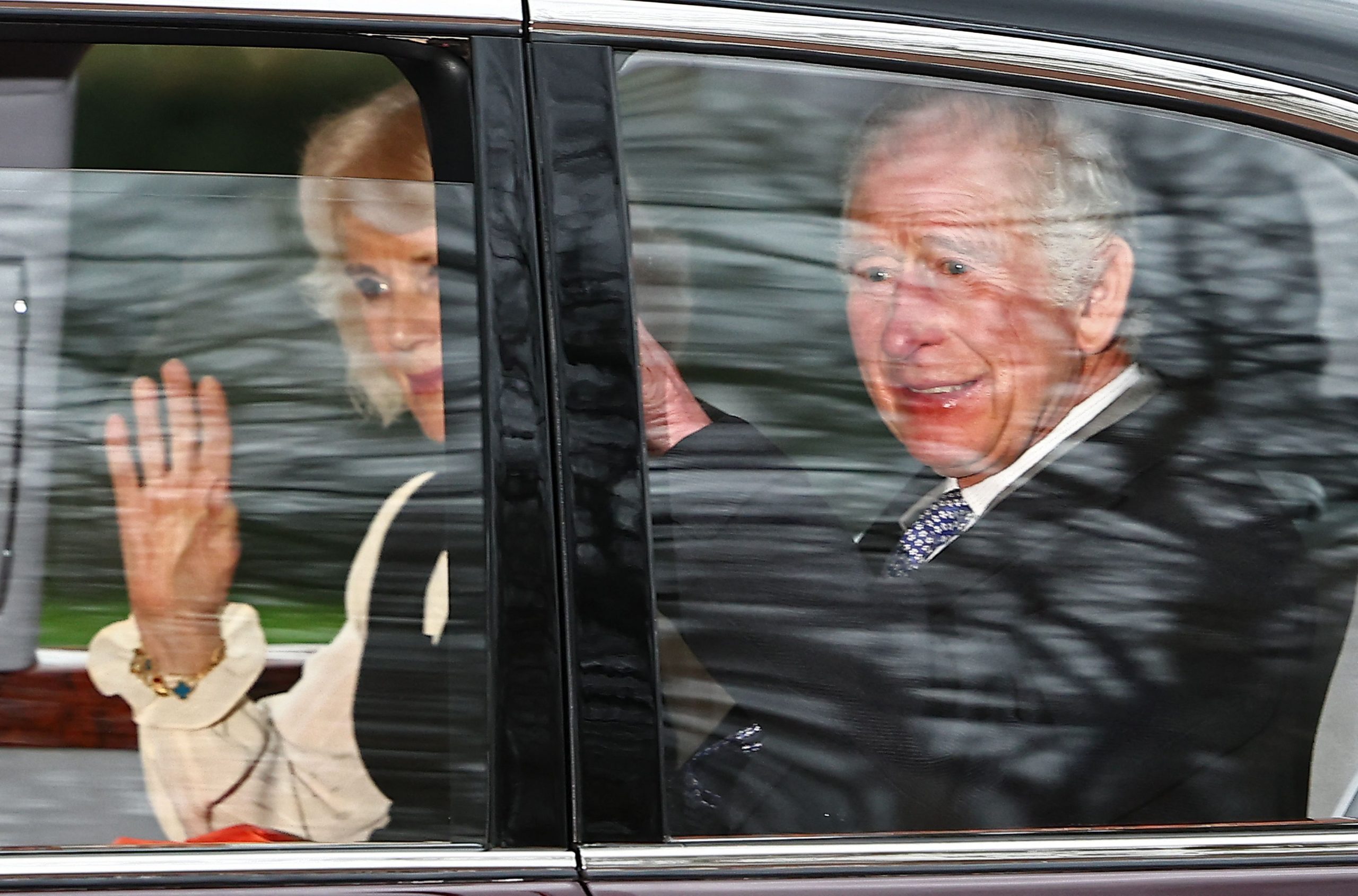 Der entfremdete Sohn von König Charles III., Prinz Harry, soll Berichten zufolge am Dienstag nach London gekommen sein, nachdem bei seinem Vater Krebs diagnostiziert wurde, den Ärzte "frühzeitig erkannten". Der entfremdete Sohn von König Charles III., Prinz Harry, soll Berichten zufolge am Dienstag nach London gekommen sein, nachdem bei seinem Vater Krebs diagnostiziert wurde, den Ärzte "frühzeitig erkannten".