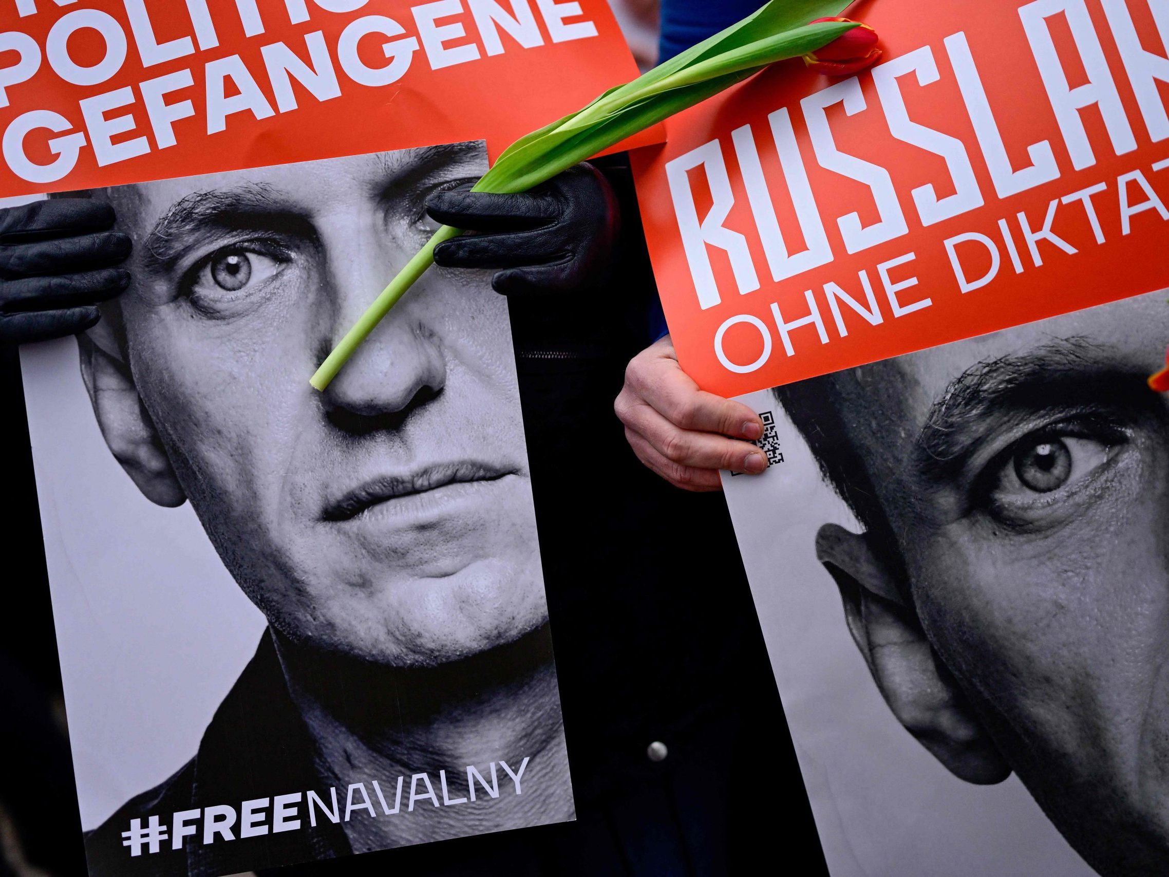 Putin-Kritiker Alexej Nawalny ist im Gefängnis gestorben. Putin-Kritiker Alexej Nawalny ist im Gefängnis gestorben.