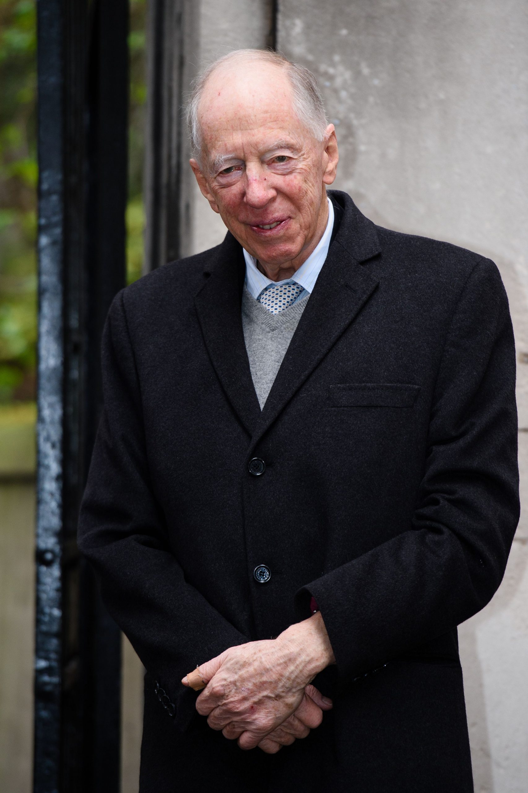 Der britische Bankier Jacob Rothschild trifft in der St Bride's Kirche in der Fleet Street im Zentrum Londons am 5. März 2016 ein. Der britische Bankier Jacob Rothschild trifft in der St Bride's Kirche in der Fleet Street im Zentrum Londons am 5. März 2016 ein.