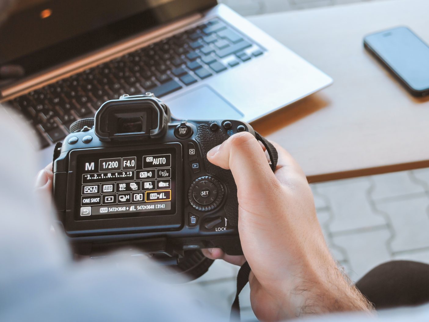 Ein Wiener Fotograf will ein Zeichen für den Frieden setzen. Ein Wiener Fotograf will ein Zeichen für den Frieden setzen.