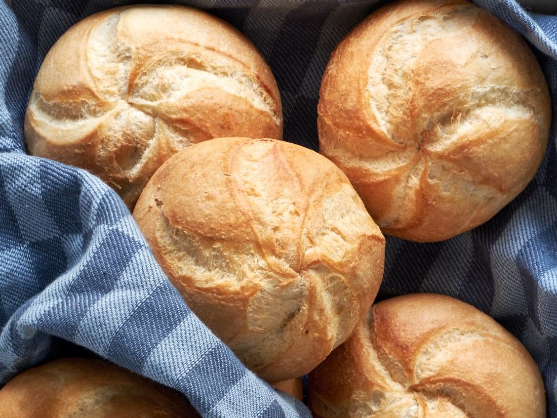 Es wird vor dem Verzehr der Semmeln gewarnt und abgeraten.