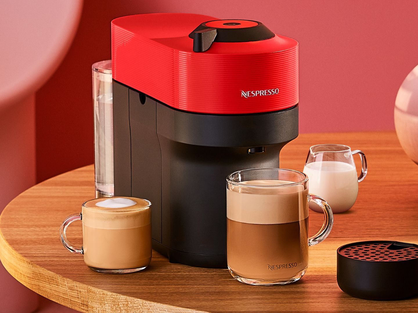 Genieße deine Nespresso Lieblingskaffees mit der VERTUO Pop Kaffeemaschine. Genieße deine Nespresso Lieblingskaffees mit der VERTUO Pop Kaffeemaschine.