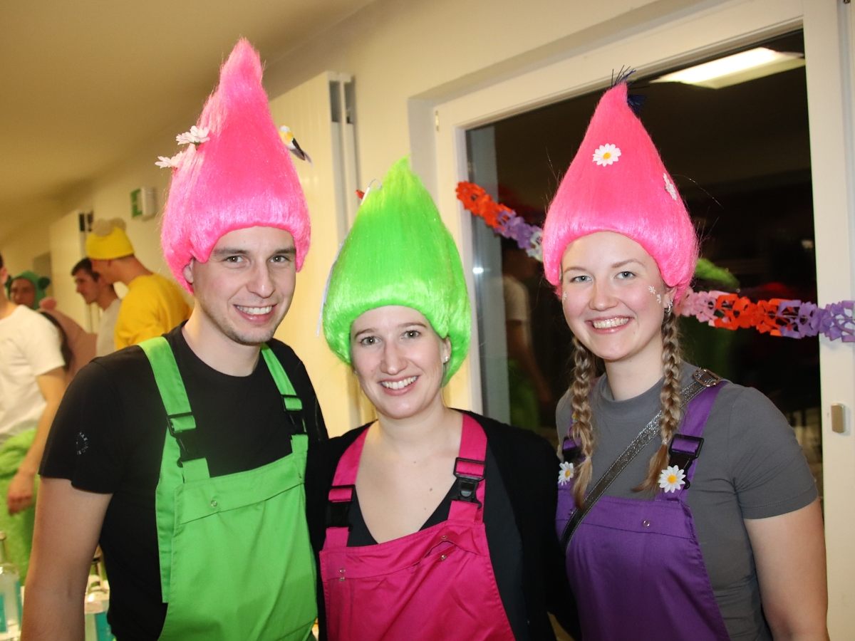 Empfangskomitee: Lukas, Christina und Katharina. Empfangskomitee: Lukas, Christina und Katharina.