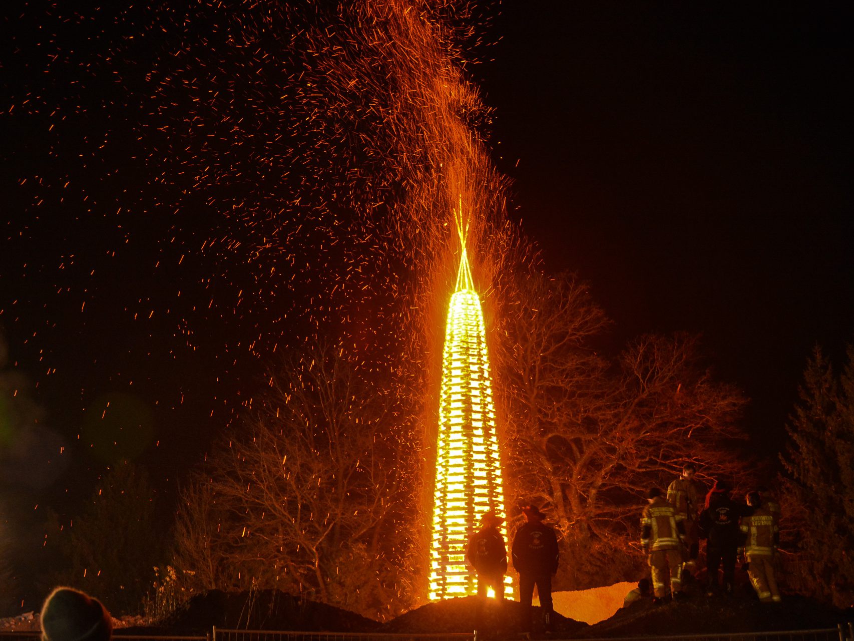 Der Hofstalder-Funken vertrieb am Sonntag traditionell den Winter mit dem Abbrennen ihres Funkens.