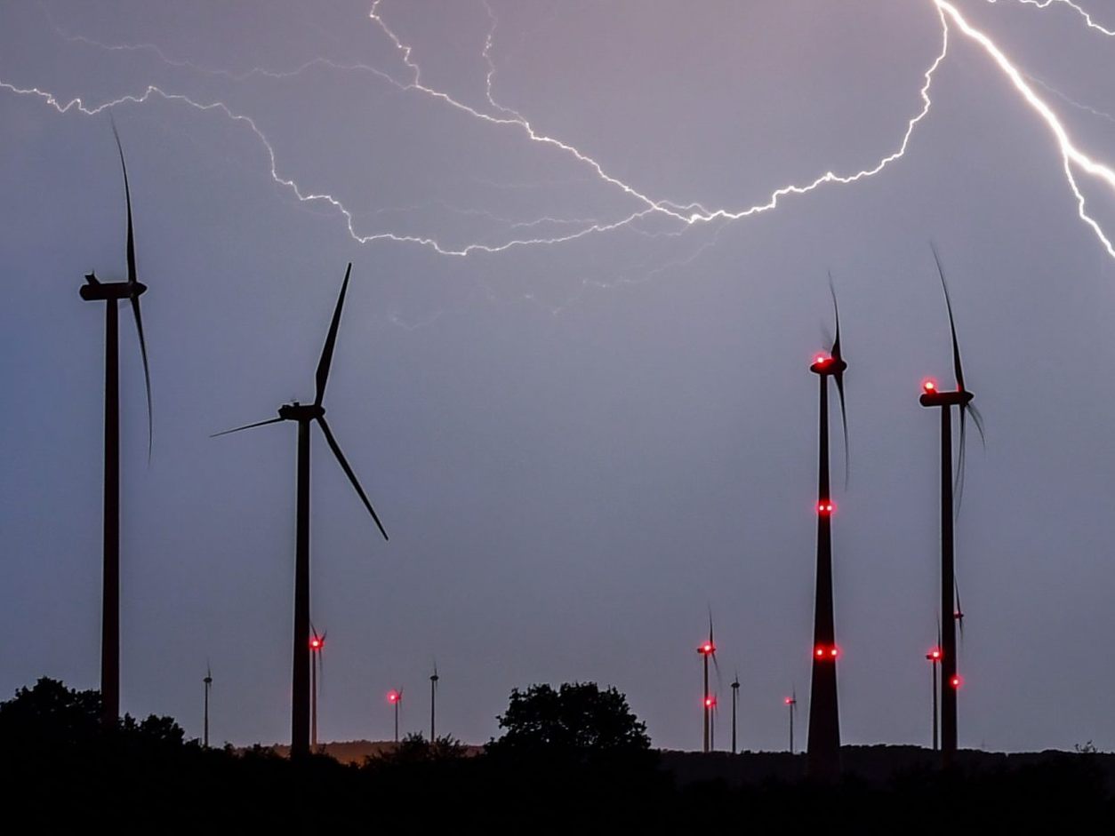 Ein Aus für das nächtliche Dauerblinken von Windrädern kommt.