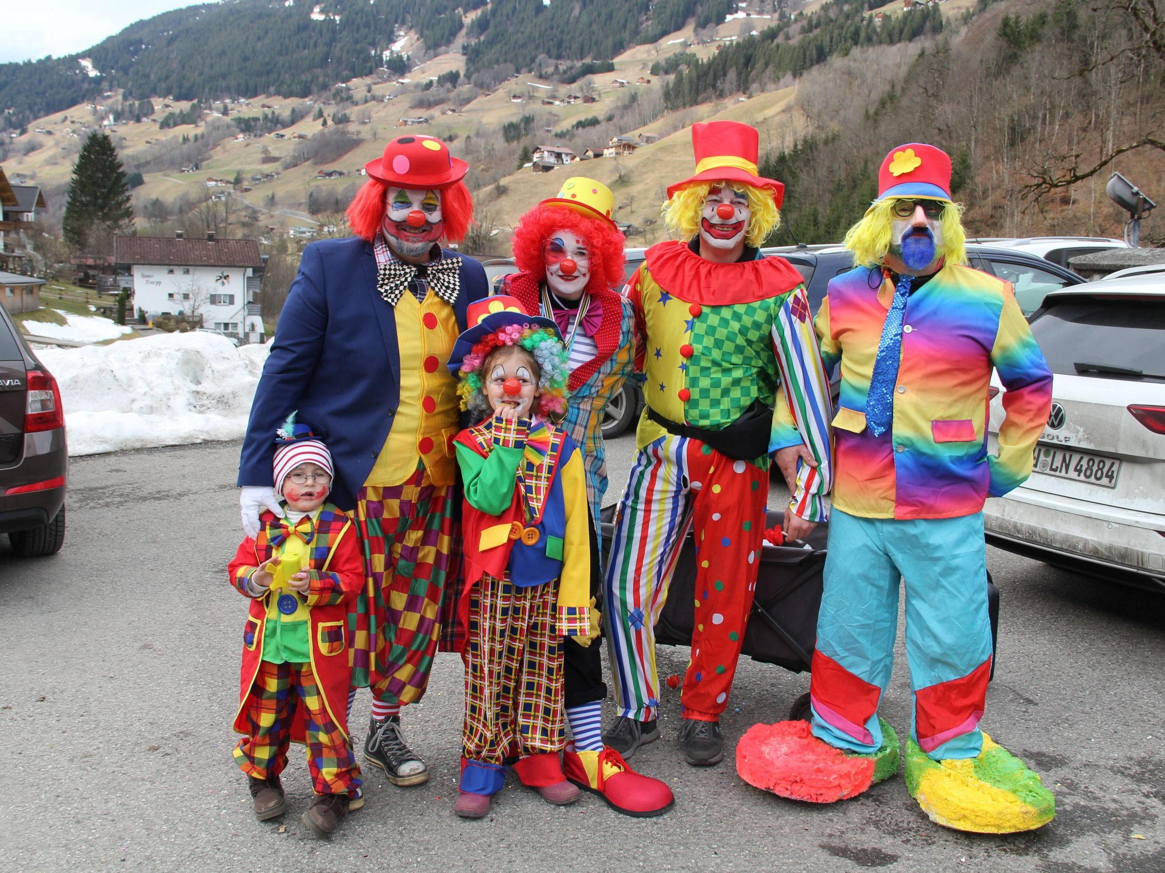 Ein Blickfang: die Taler Clowns.