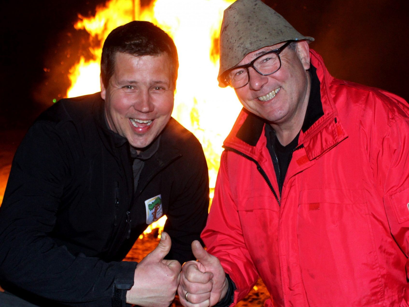 Der Bäumler Funkenmeister Peter Lerchenmüller und Alt-Funkenmeister „Feuerwerker“ Dietmar Heiß laden zum „Bömmler Funken am See“.