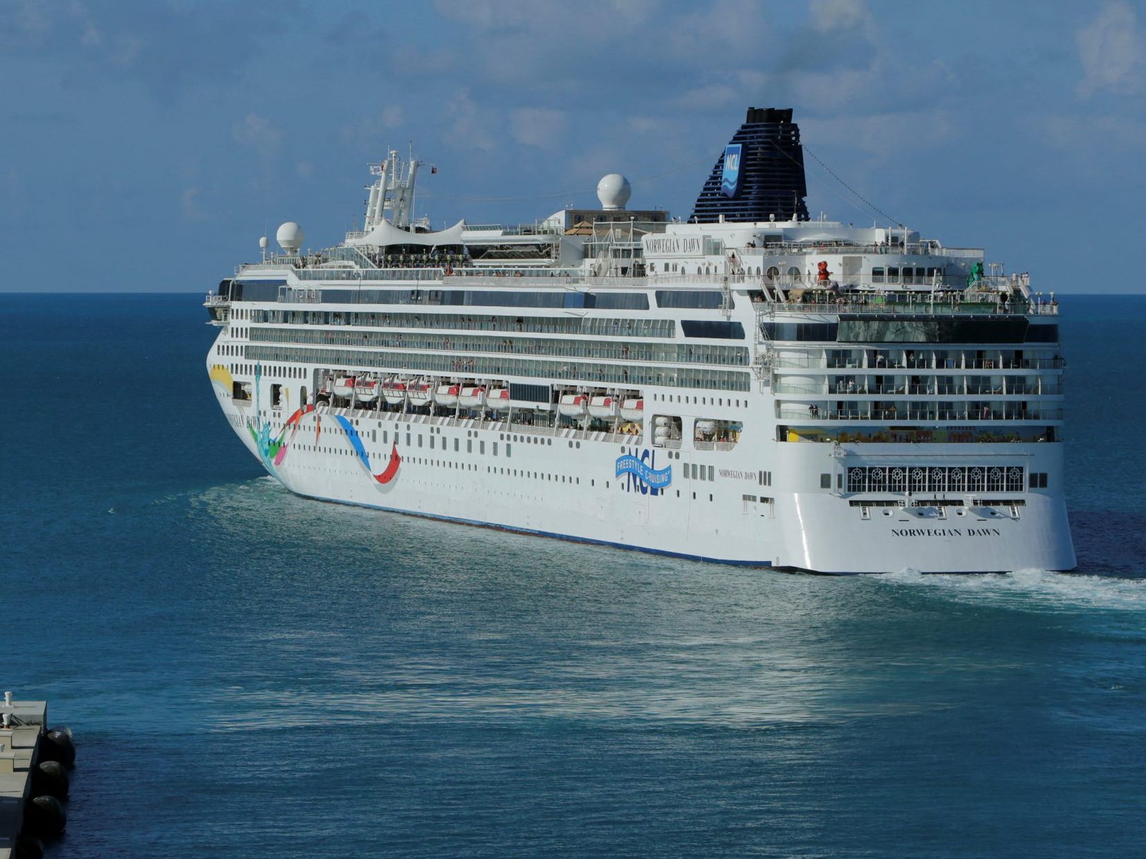 Die "Norwegian Dawn" 2013 vor Bermuda.