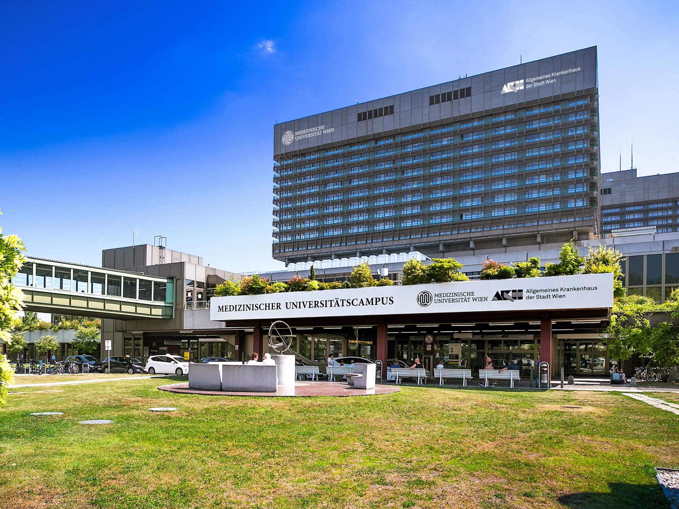 Das AKH Wien hat sich im Ranking der besten Kliniken weltweit um fünf Plätze verbessert. Das AKH Wien hat sich im Ranking der besten Kliniken weltweit um fünf Plätze verbessert.