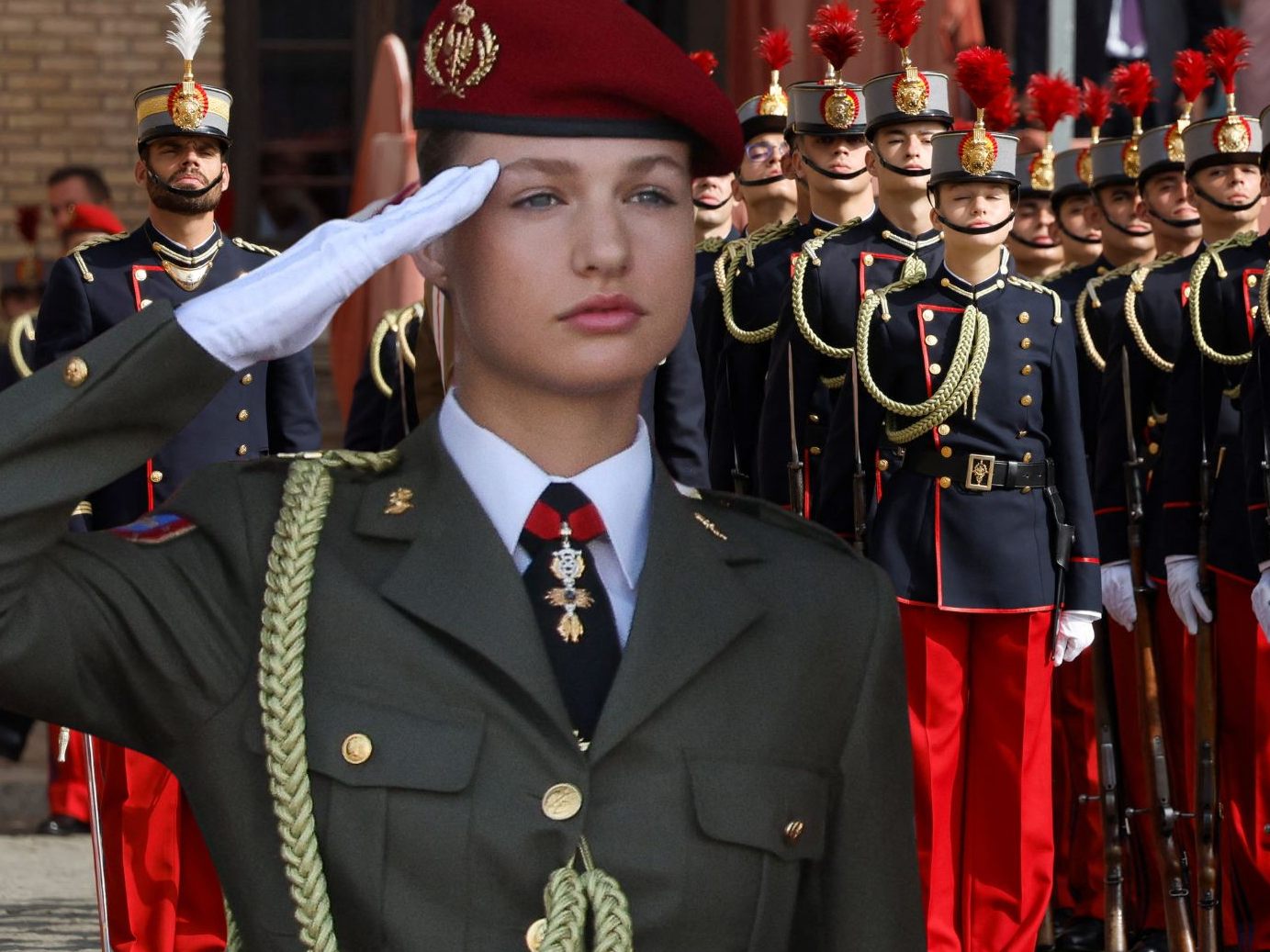 Seit August 2023 absolviert Prinzessin Leonor von Spanien, die älteste Tochter von König Felipe VI., eine militärische Ausbildung an der renommierten allgemeinen Militärakademie von Saragossa.